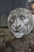 Lion head in white marble diameter 43