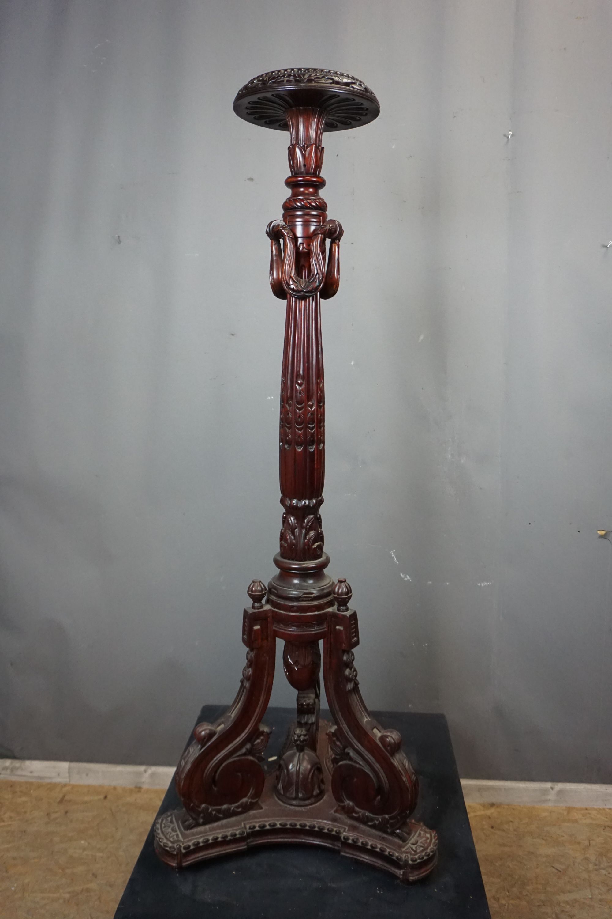 Finely crafted pedestal in wood H147