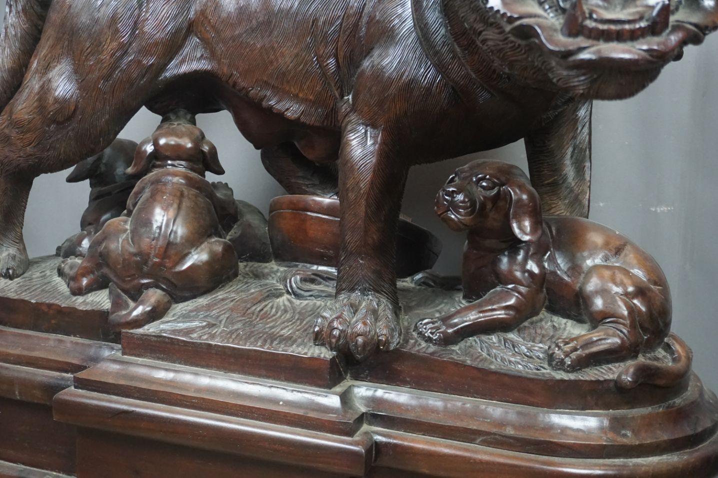Monumental sculpture in wood, dog with nursing puppies, H110X150X81 - Image 4 of 4