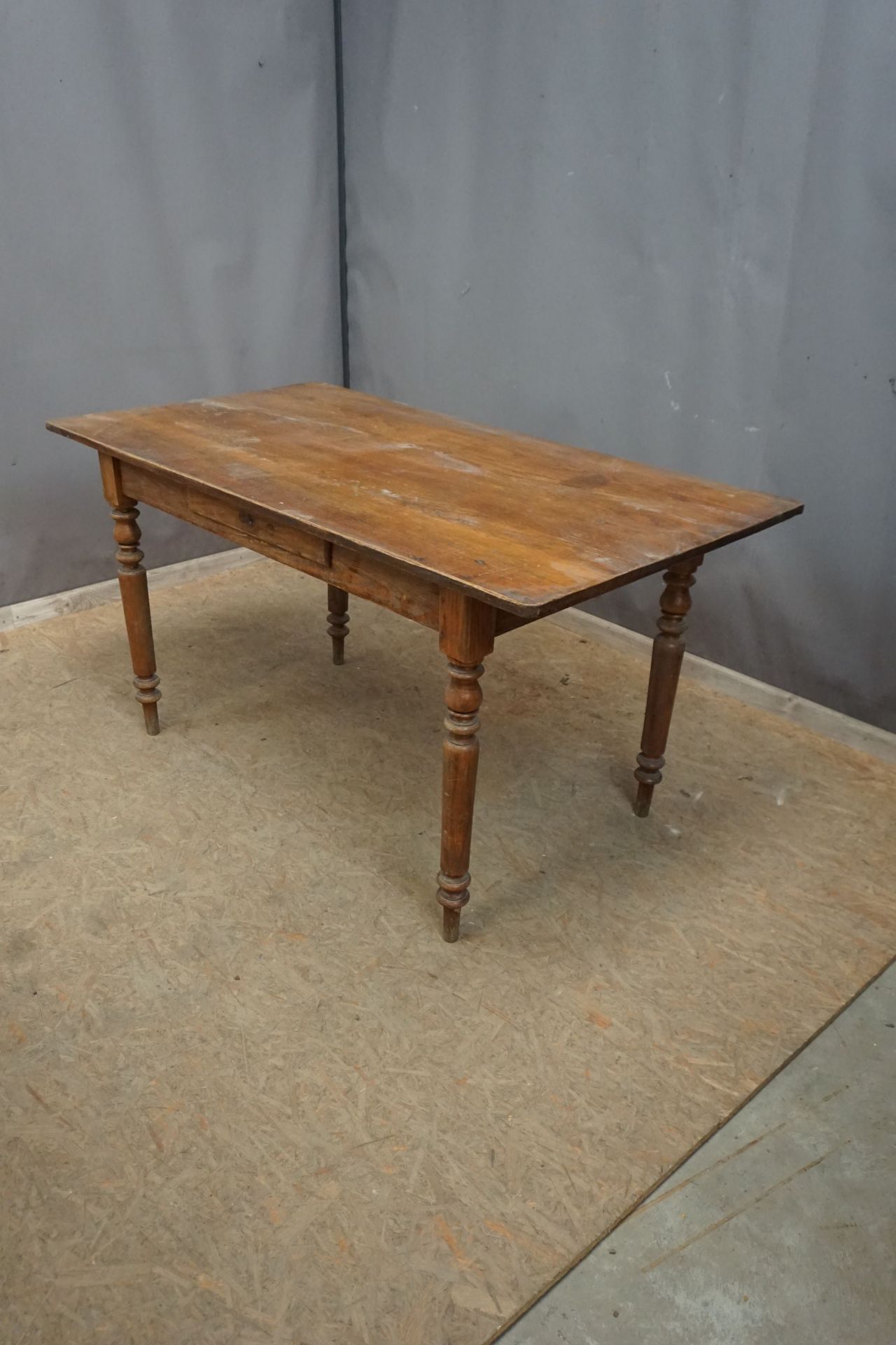 Table in wood H75X78X145