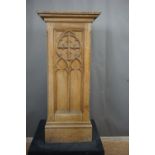 Neo-gothic pedestal 3 sites sculpted in wood H120