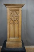 Neo-gothic pedestal 3 sites sculpted in wood H120