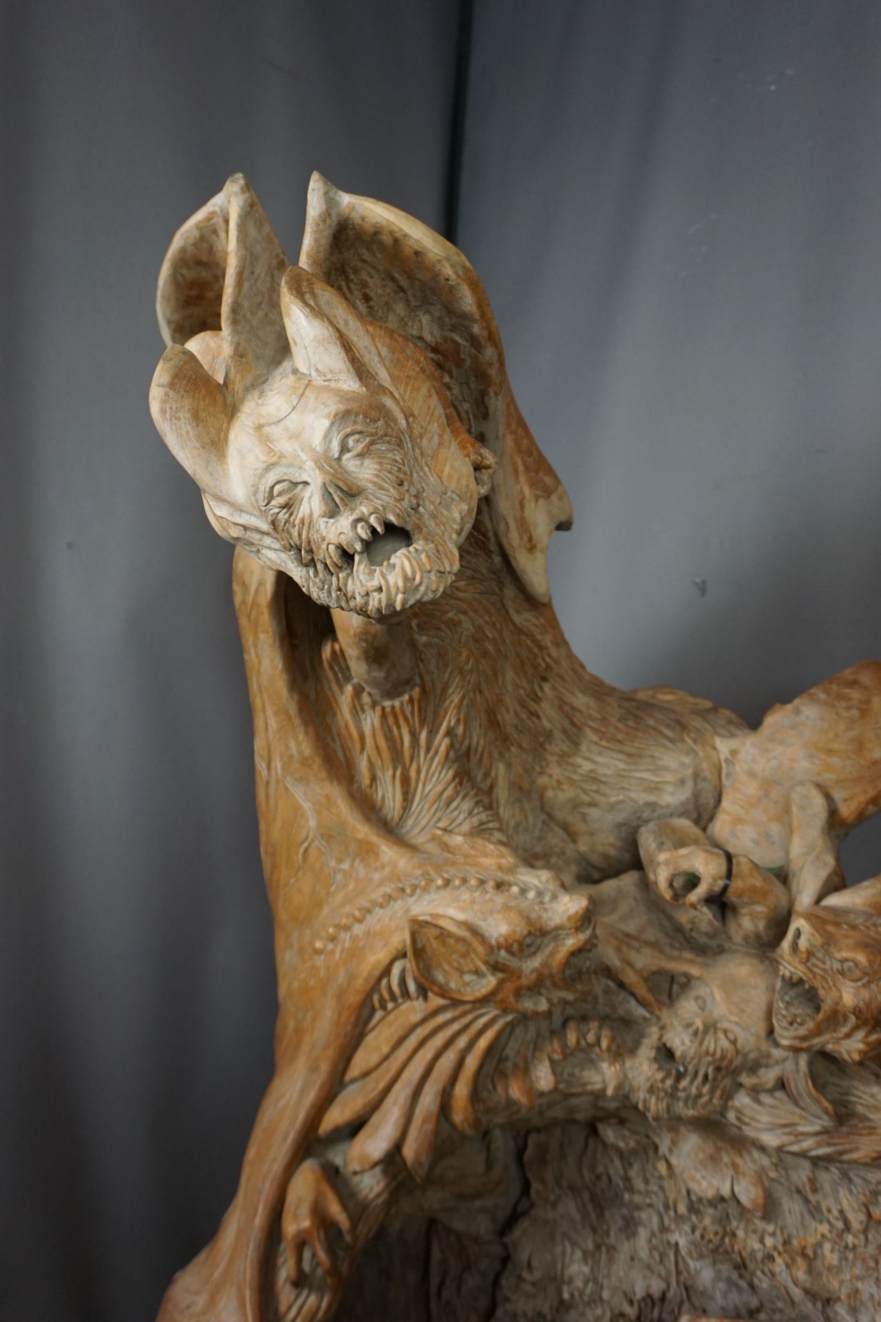 Exceptional sculpture with bats in wood (teak) H175x100x90 - Image 3 of 5