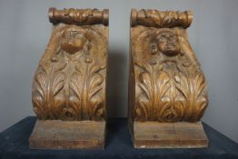 Couple finely sculpted beam soles in oak 19th H40x20x20