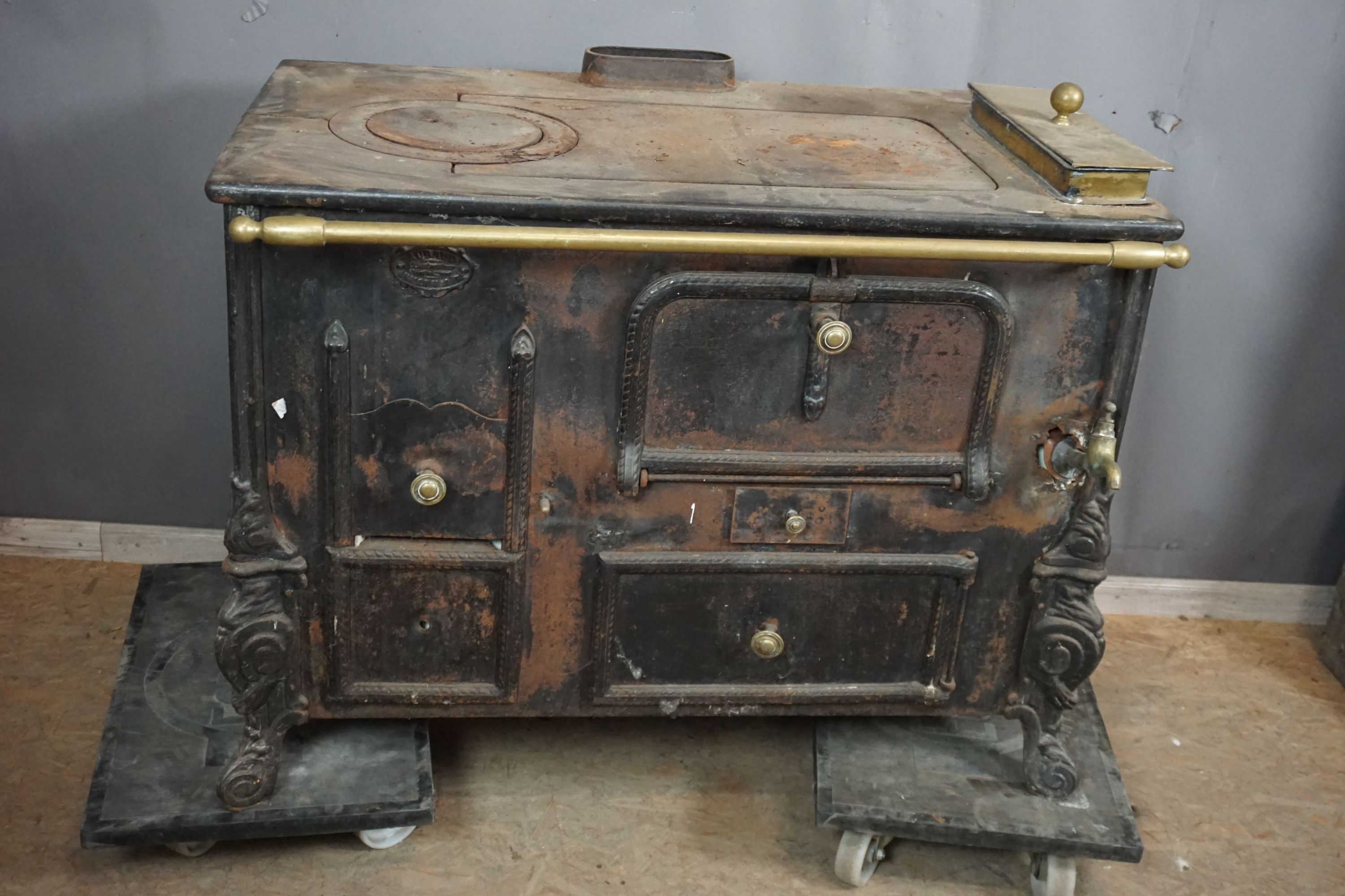 Kitchen stove in cast iron H77x103x70 - Image 2 of 3