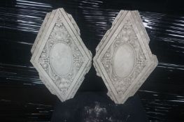 Couple decorative elements in plaster H68x46