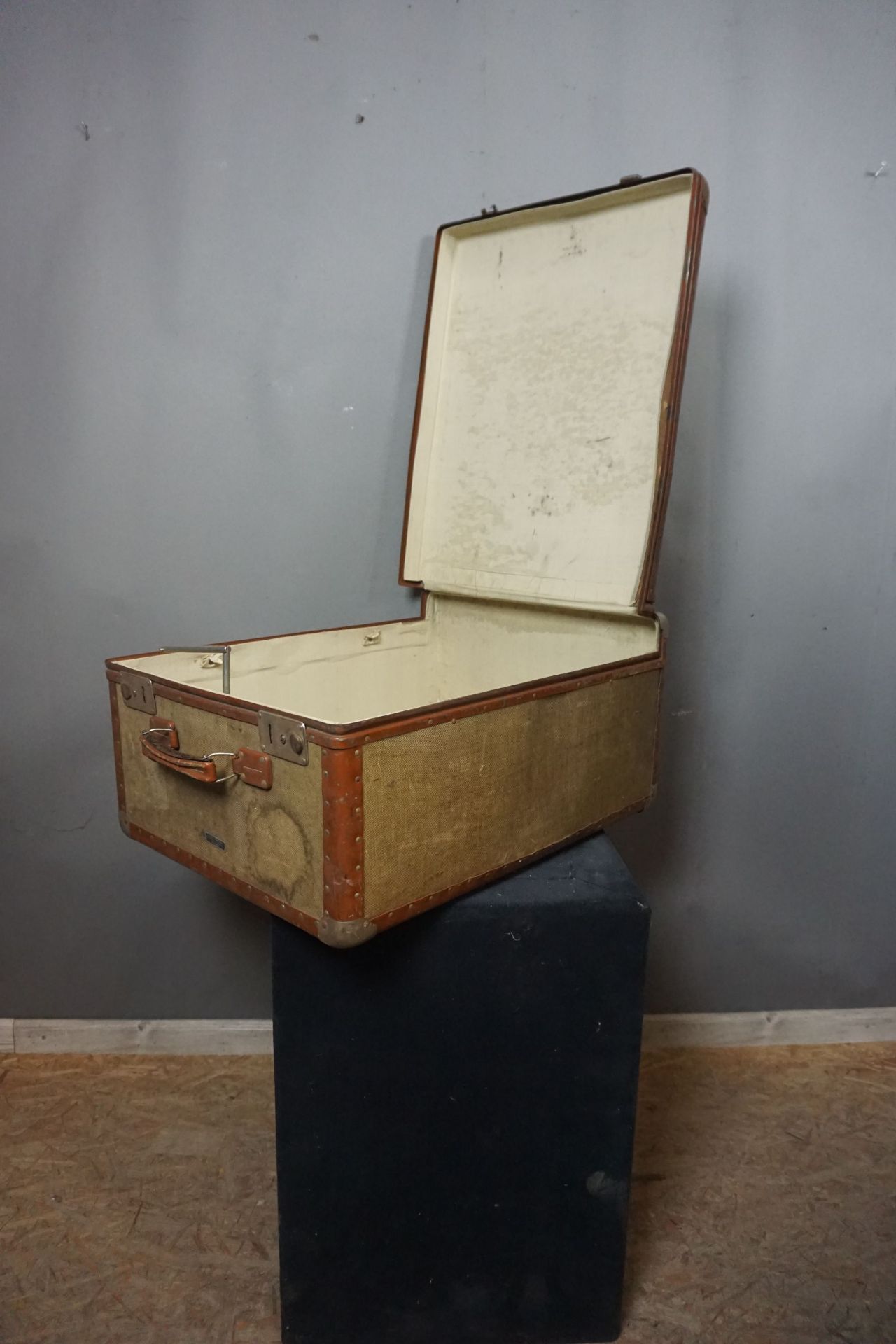 Large travel suitcase, Louis Knighe / Bremen H30x48x65 - Image 2 of 2