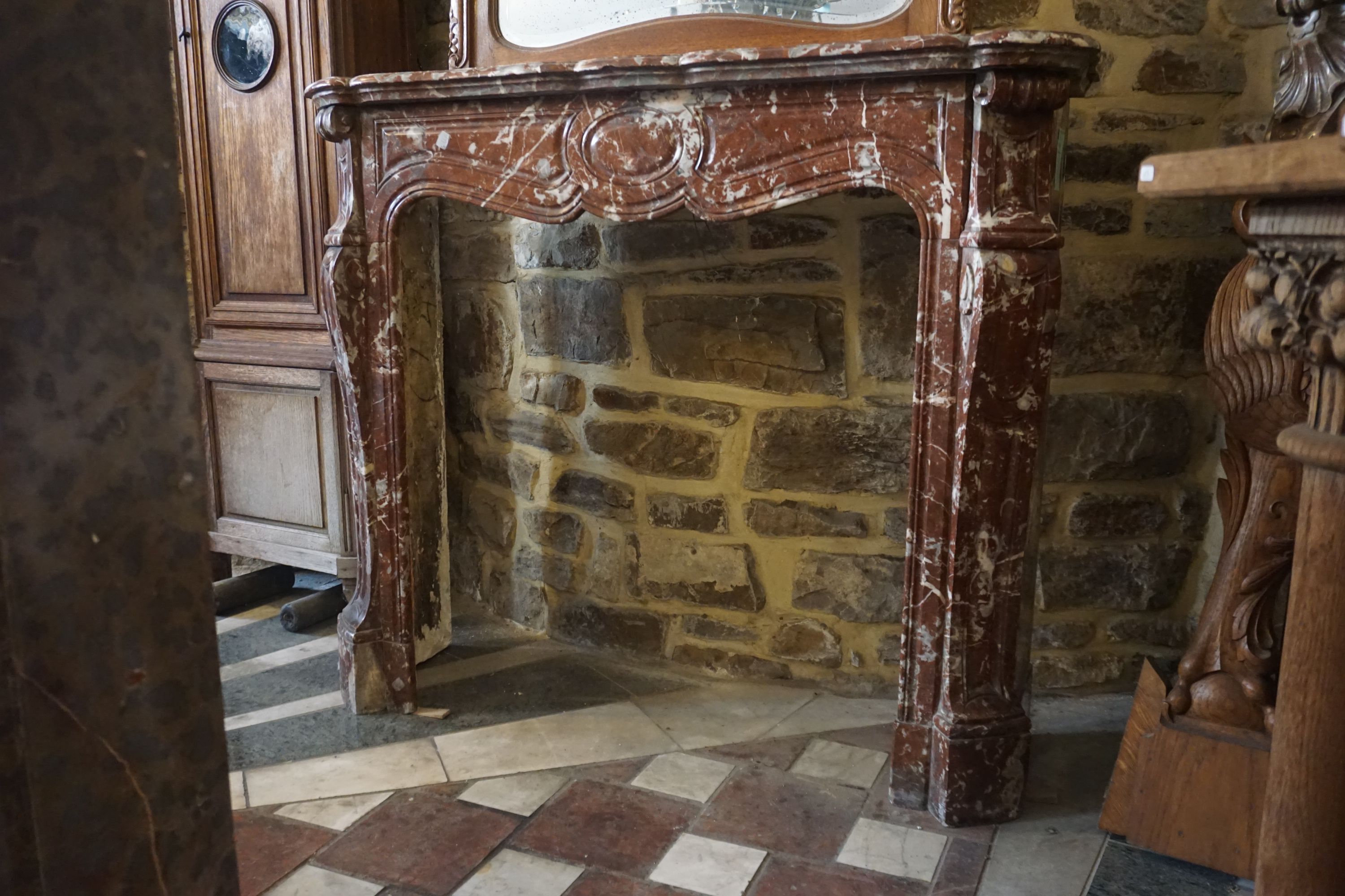 Fireplace in red marble 19th H107x125x36 - Image 2 of 2