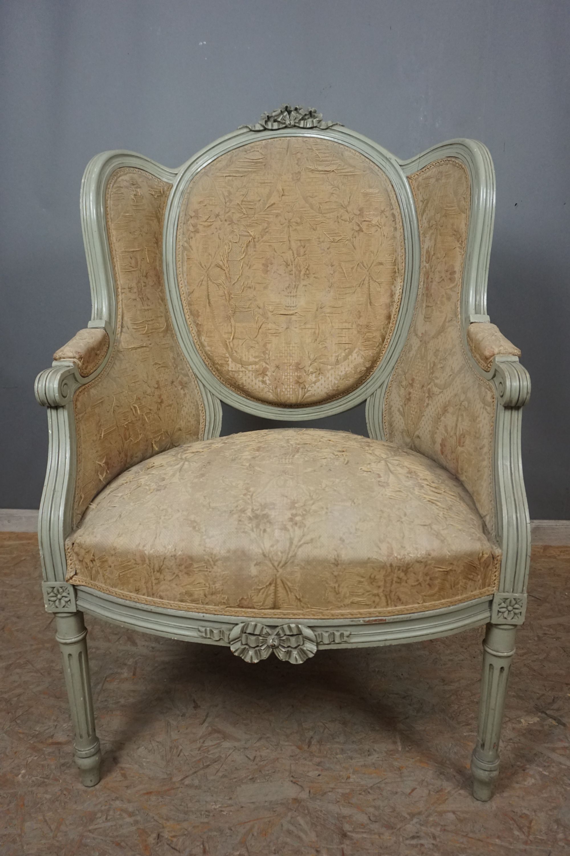 Unusual seat with fine upholstery Style Empire 19th H110X70