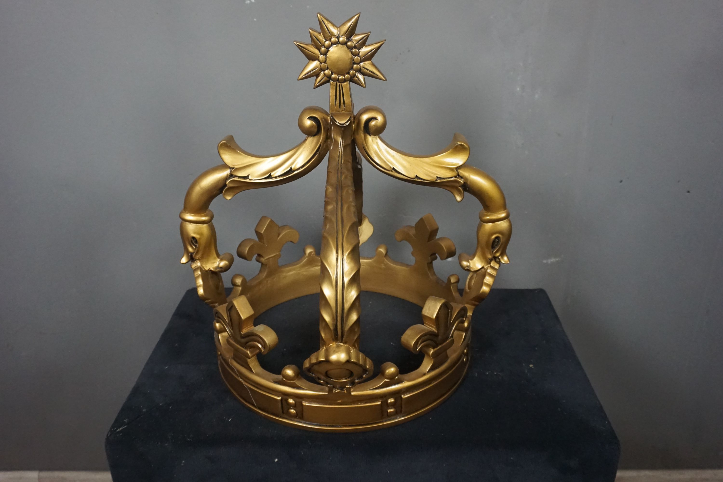 Crown in wood 20th H52 - Image 2 of 2