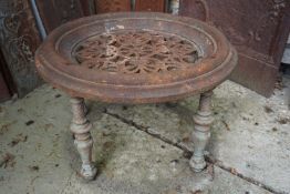 Round table in cast iron H42x62