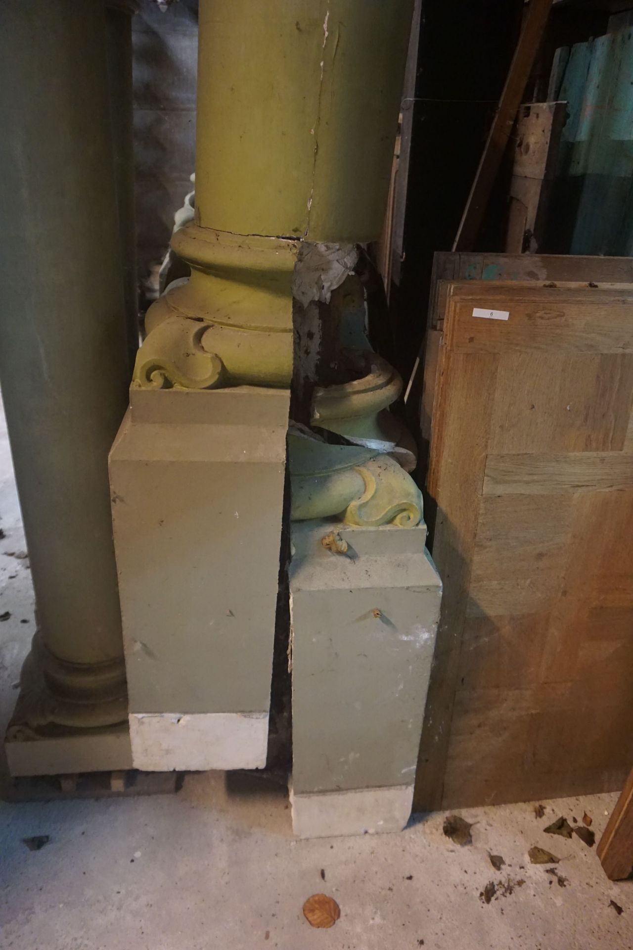 Lot (3) of columns in plaster H305x45x45, damages - Image 5 of 5
