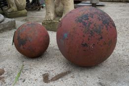 Coulple of spheres in iron diameter 20/50