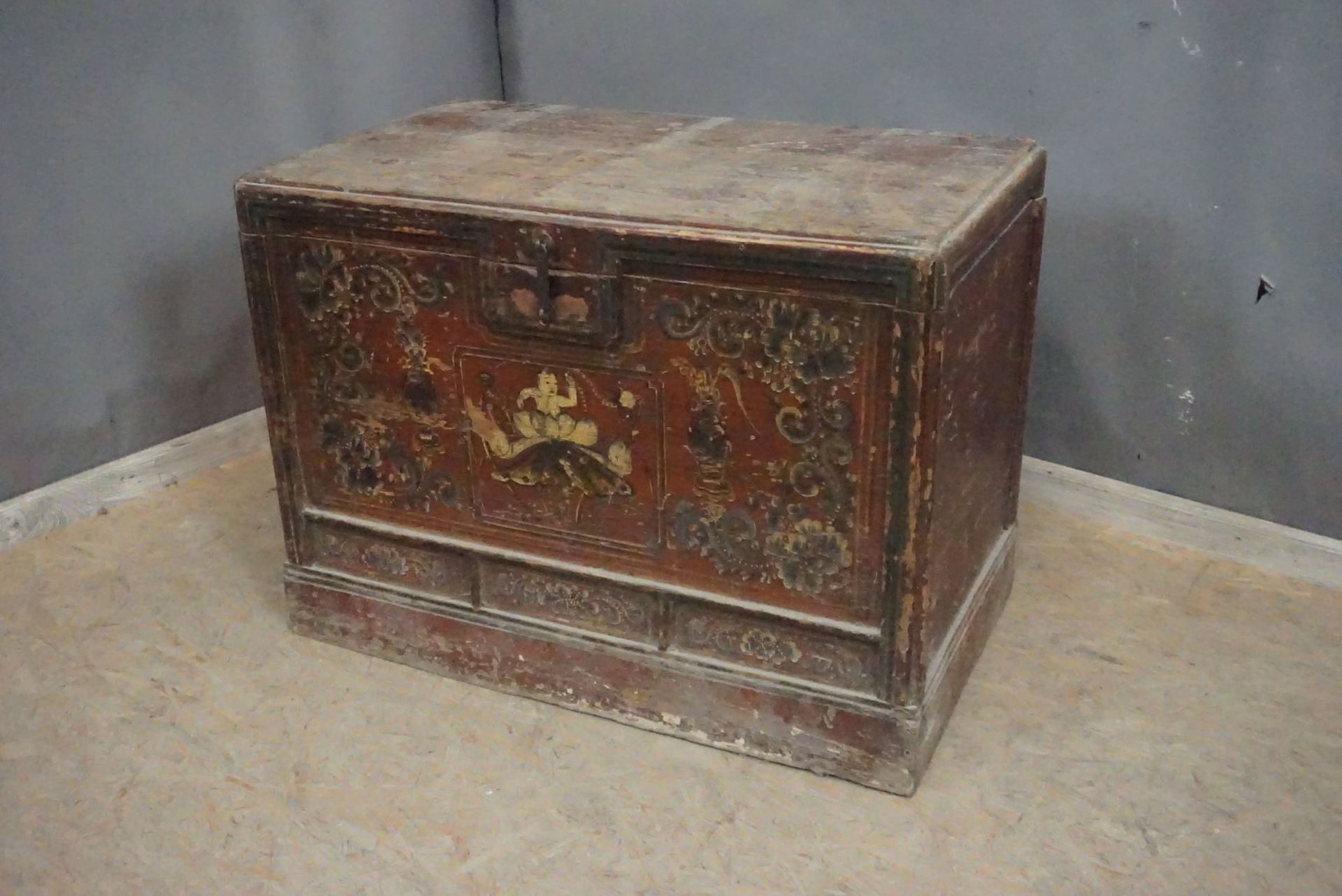 Suitcase with oriental decoration H66 - Image 2 of 7