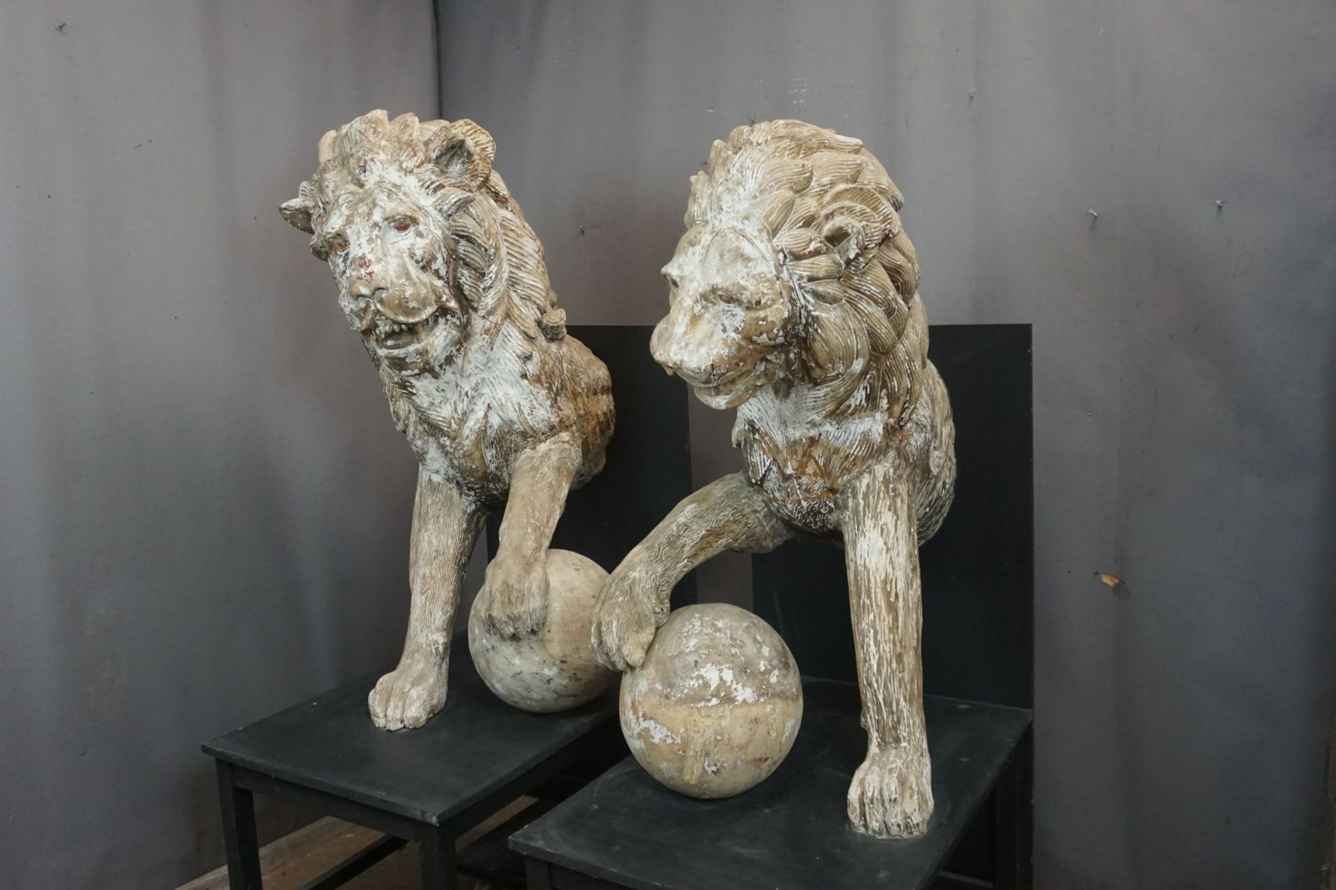 Paire of lions in wood, architectural 17th? (Amsterdam) H165x65x92 - Image 3 of 11