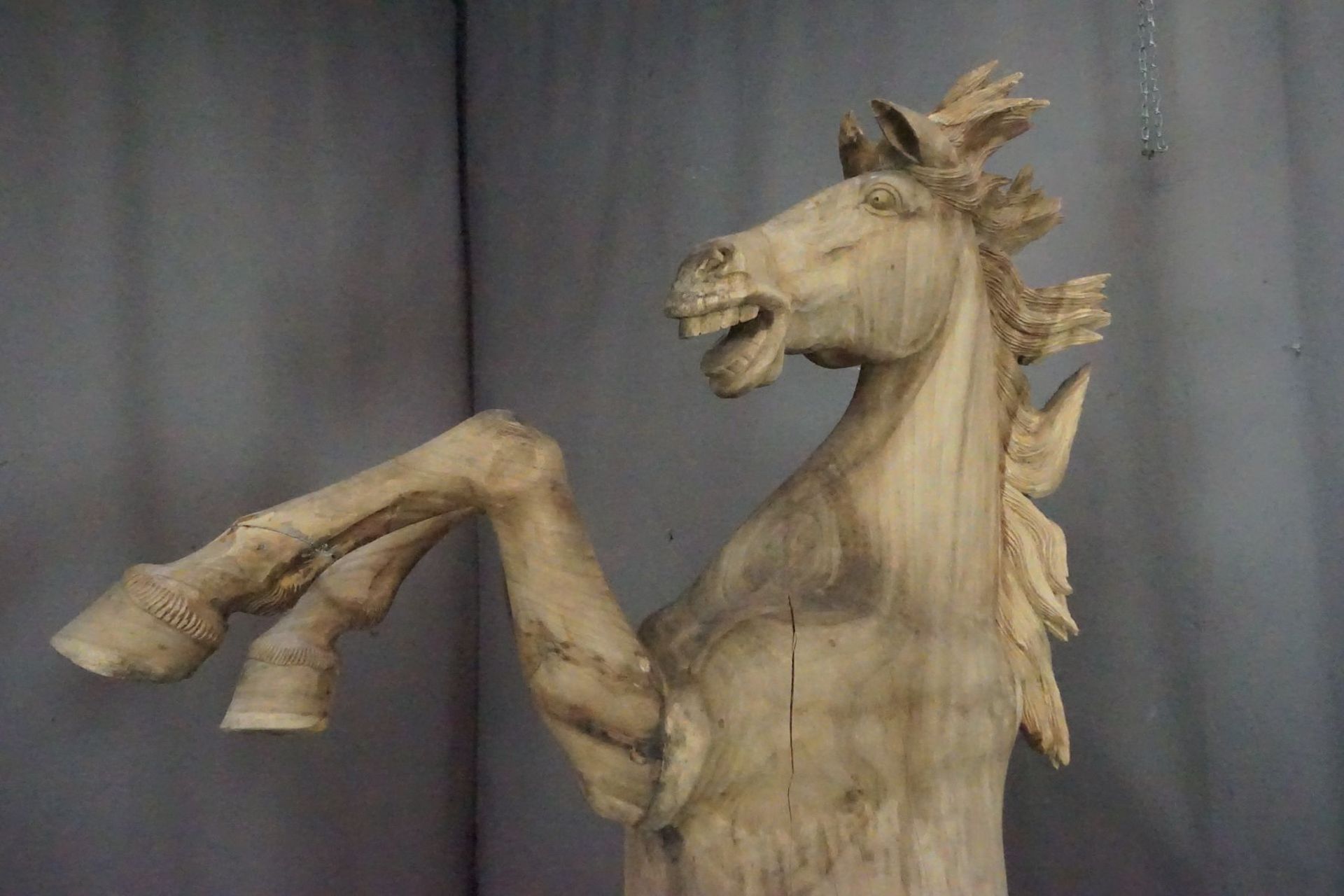 Monumetal, decorative horse in wood H220x50x120 - Image 3 of 3