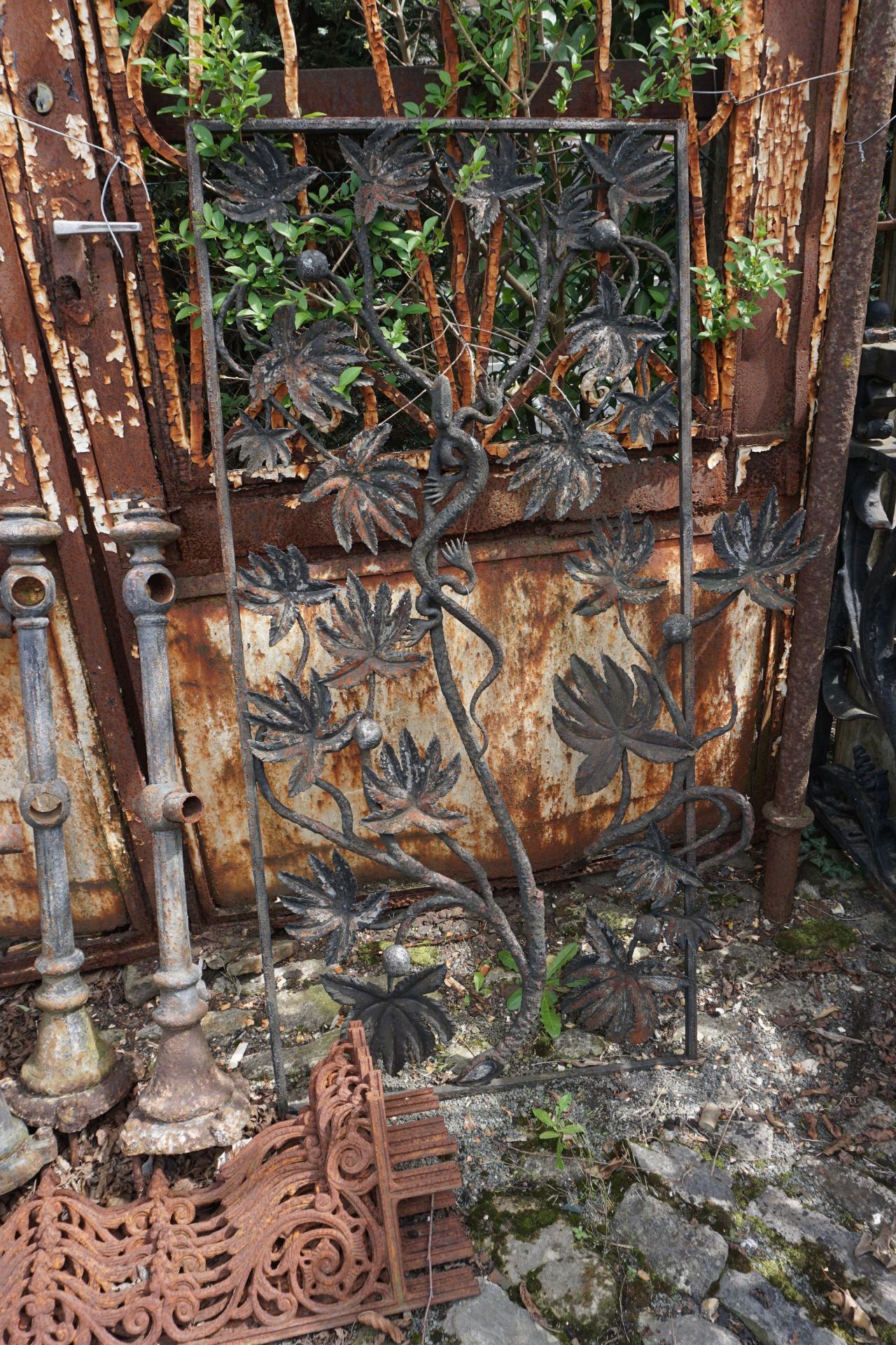 Decorative fences with lizard in wrought iron H145x68