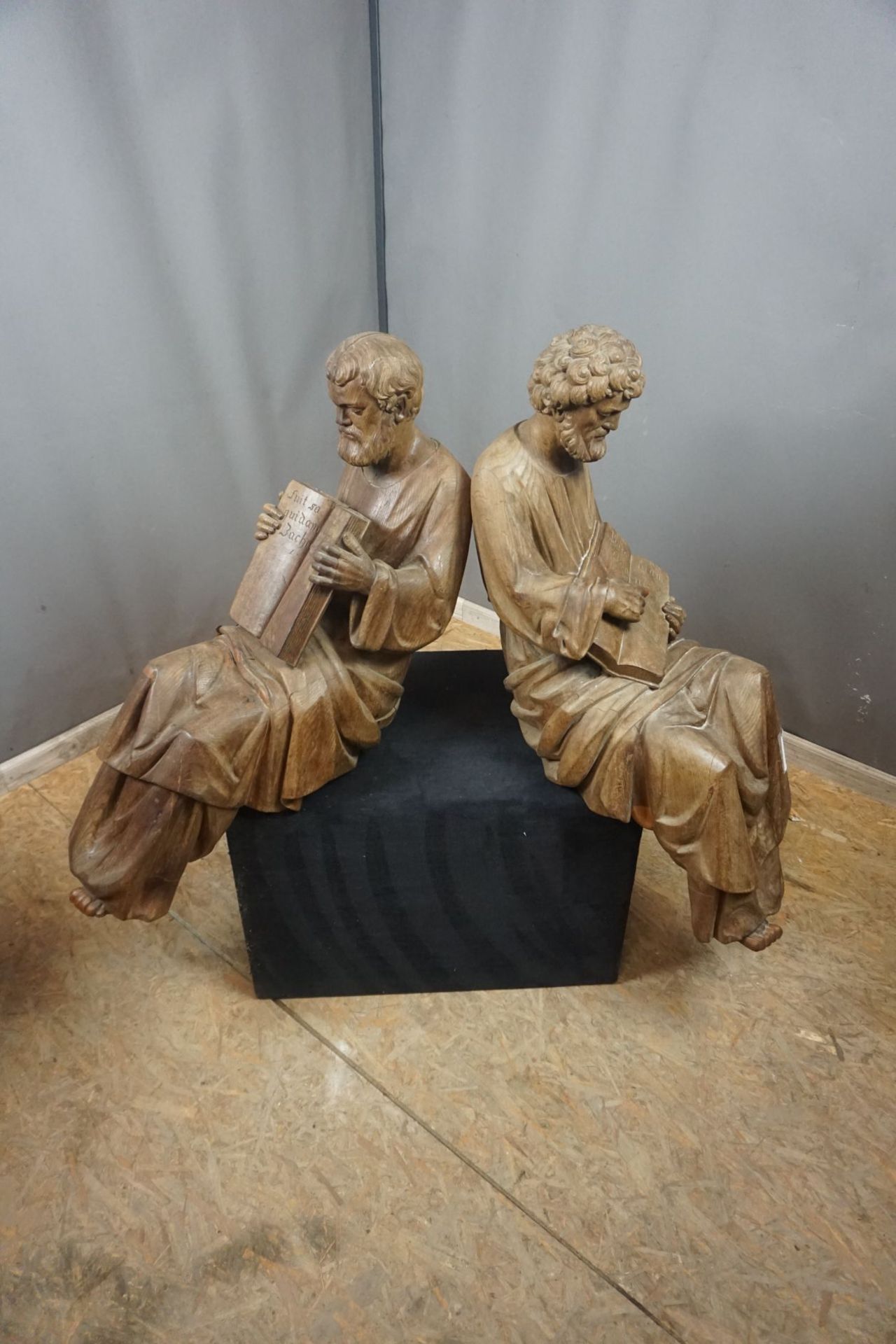 Couple Flemish neogotic sitting sculptures in wood 19th H70x30x45 - Image 3 of 4