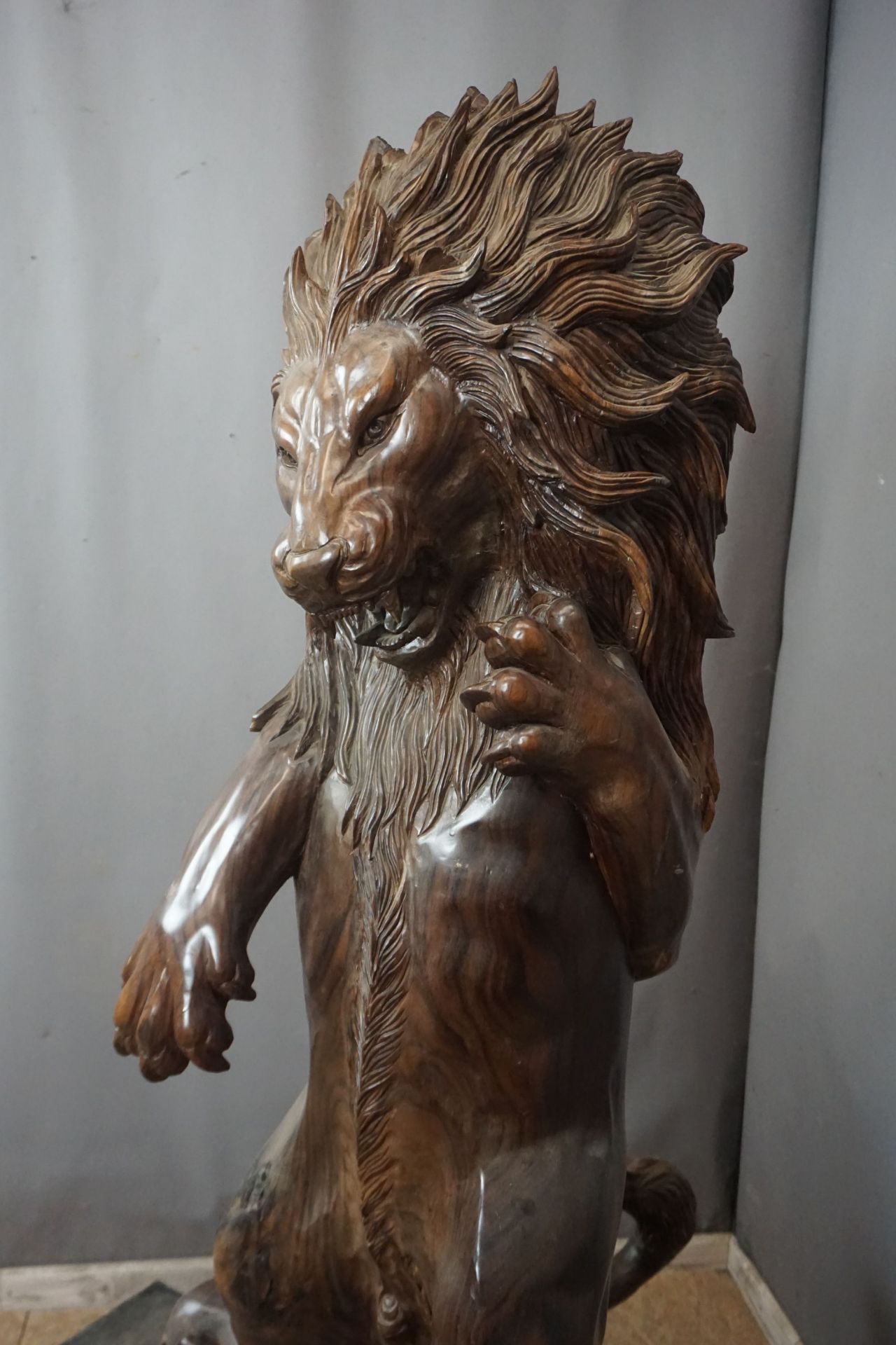 Lion, decorative sculpture in wood H159X100