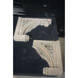 Couple decorative elements in plaster H34x46