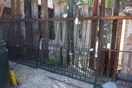 Double gate in wrought iron H233x385