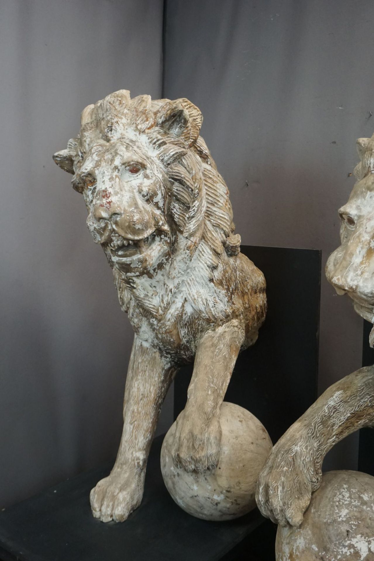 Paire of lions in wood, architectural 17th? (Amsterdam) H165x65x92 - Image 4 of 11