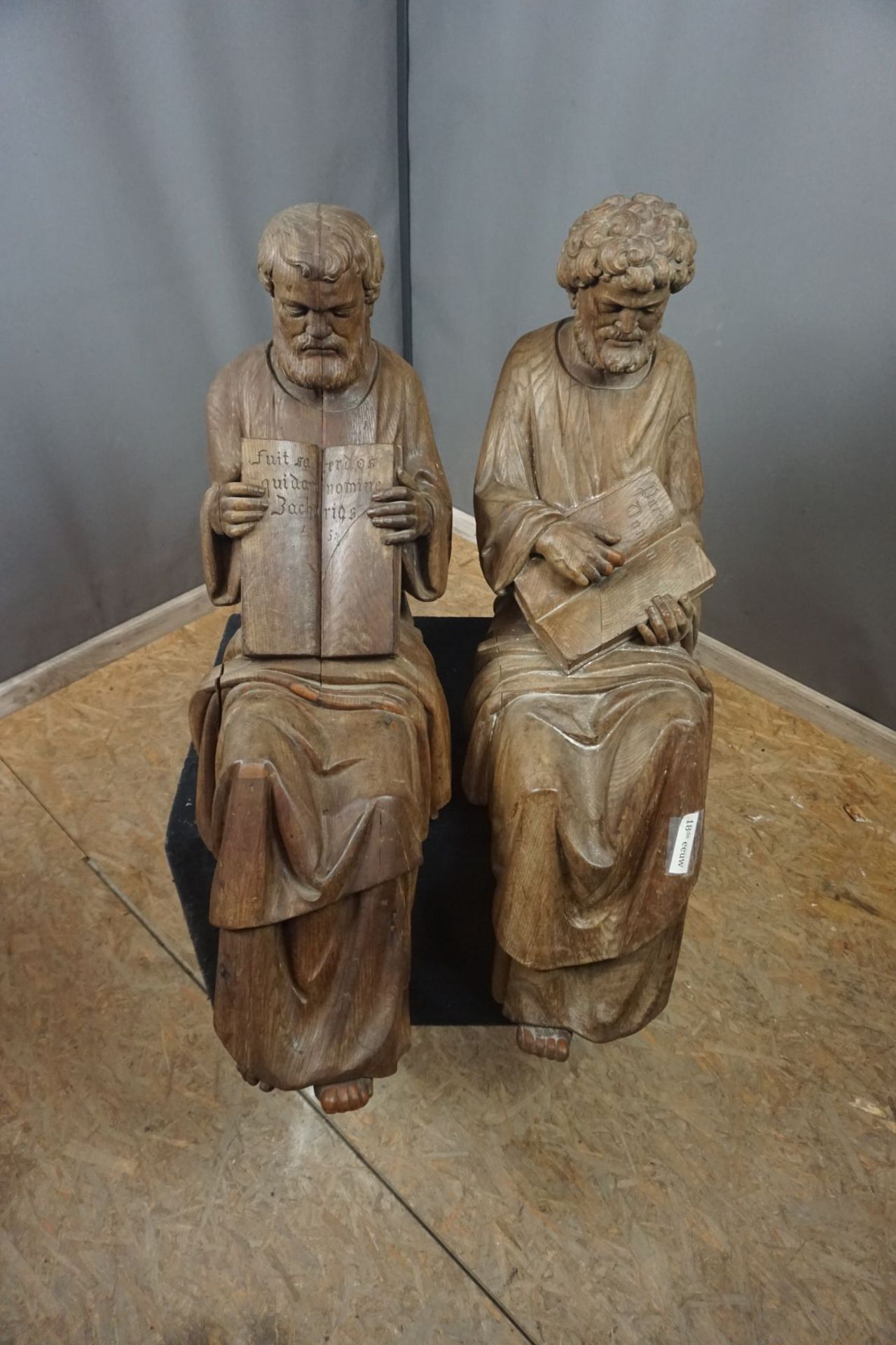 Couple Flemish neogotic sitting sculptures in wood 19th H70x30x45 - Image 2 of 4