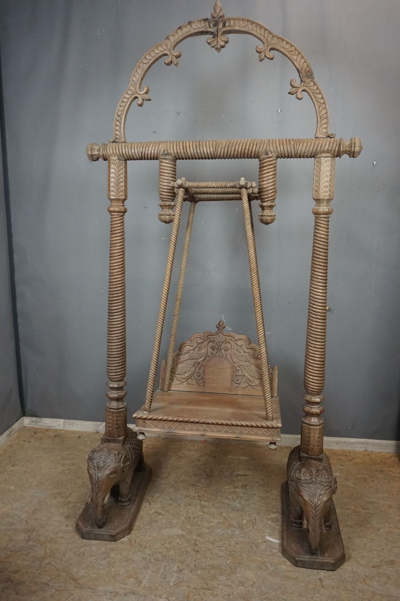 Indian swing in wood with fine sculpting H225x117x60