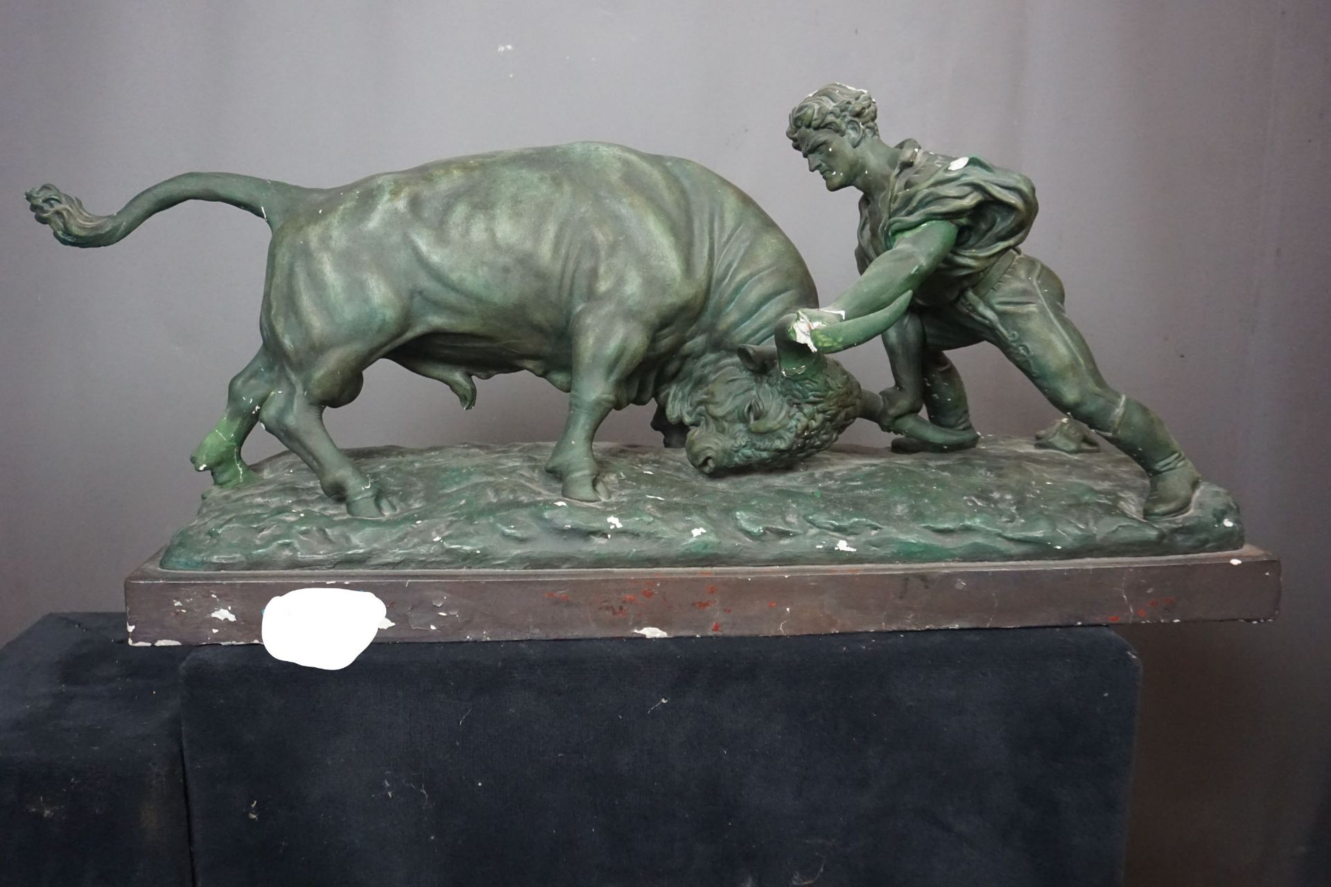 Statue in plaster, bullfight H42x31x85