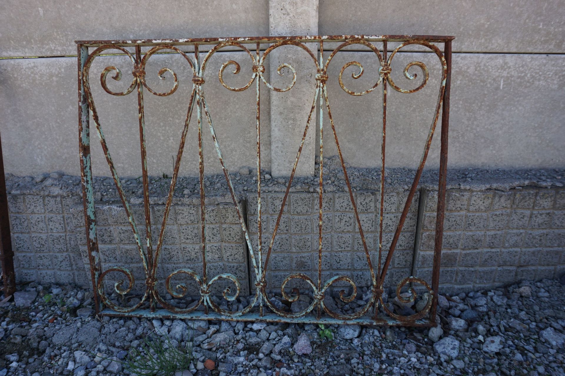 Lot (2) fences in wrought iron - Image 2 of 2