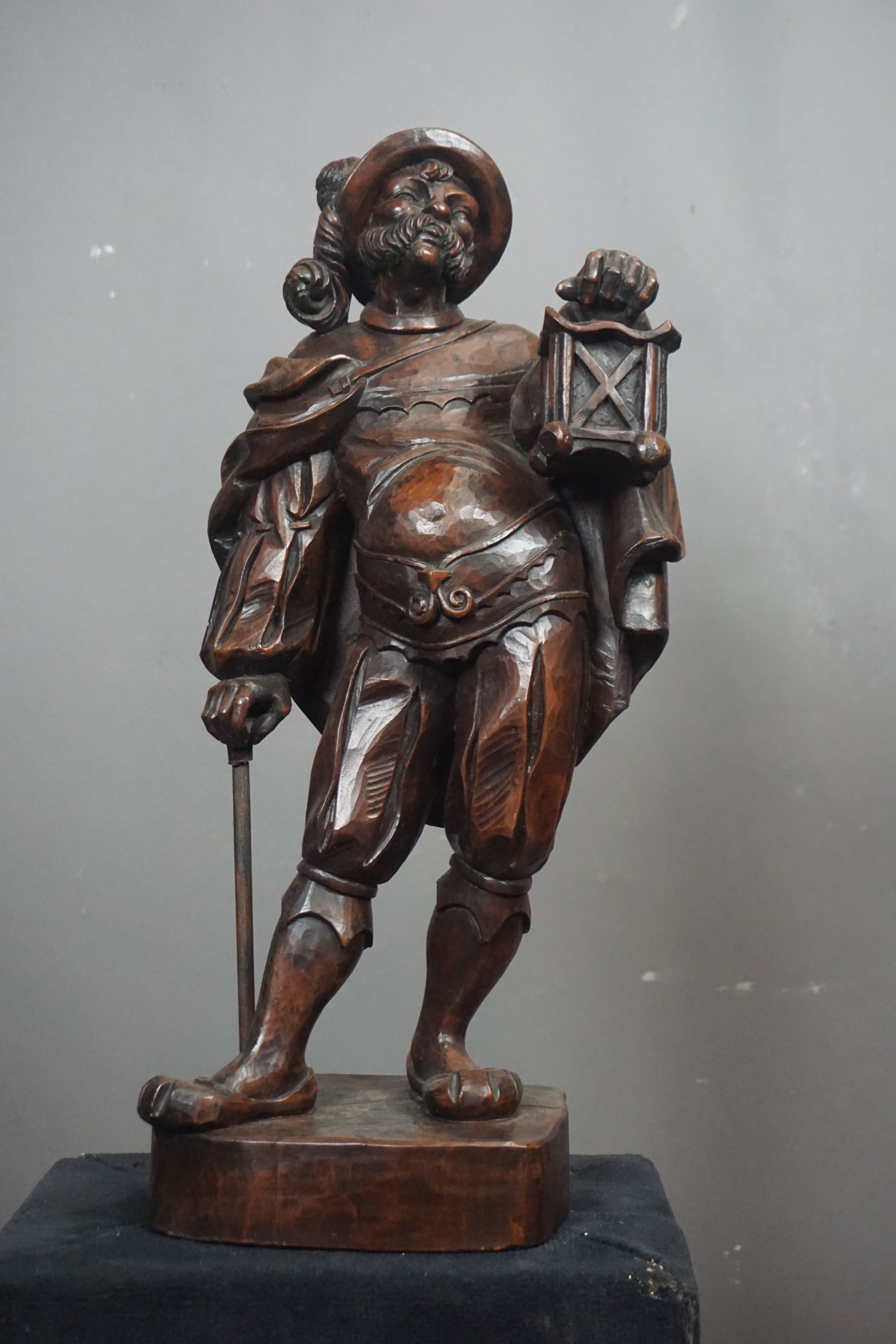 Statue in wood, musketeer, H55