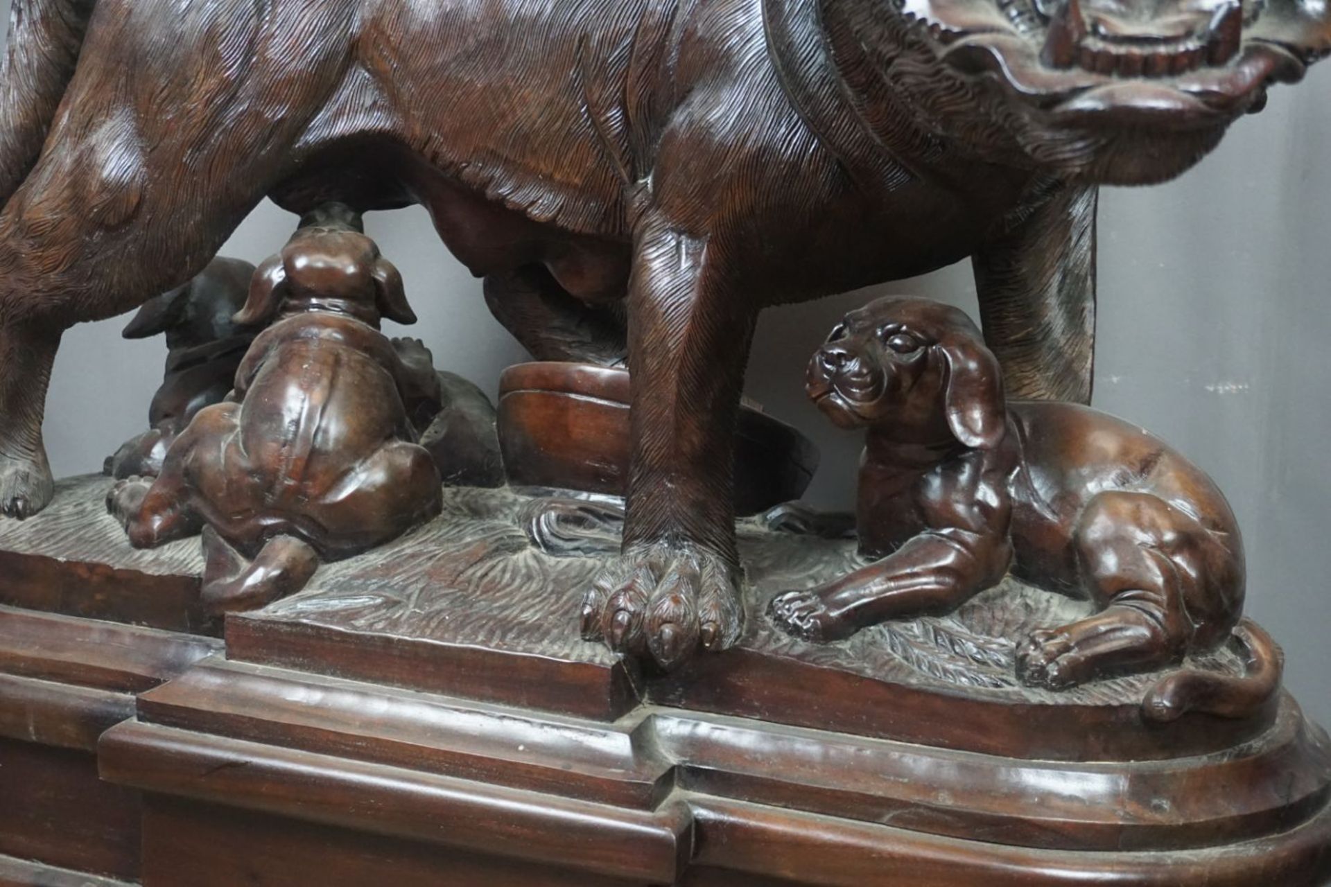 Monumental sculpture in wood, dog with nursing puppies, H110X150X81 - Image 3 of 3