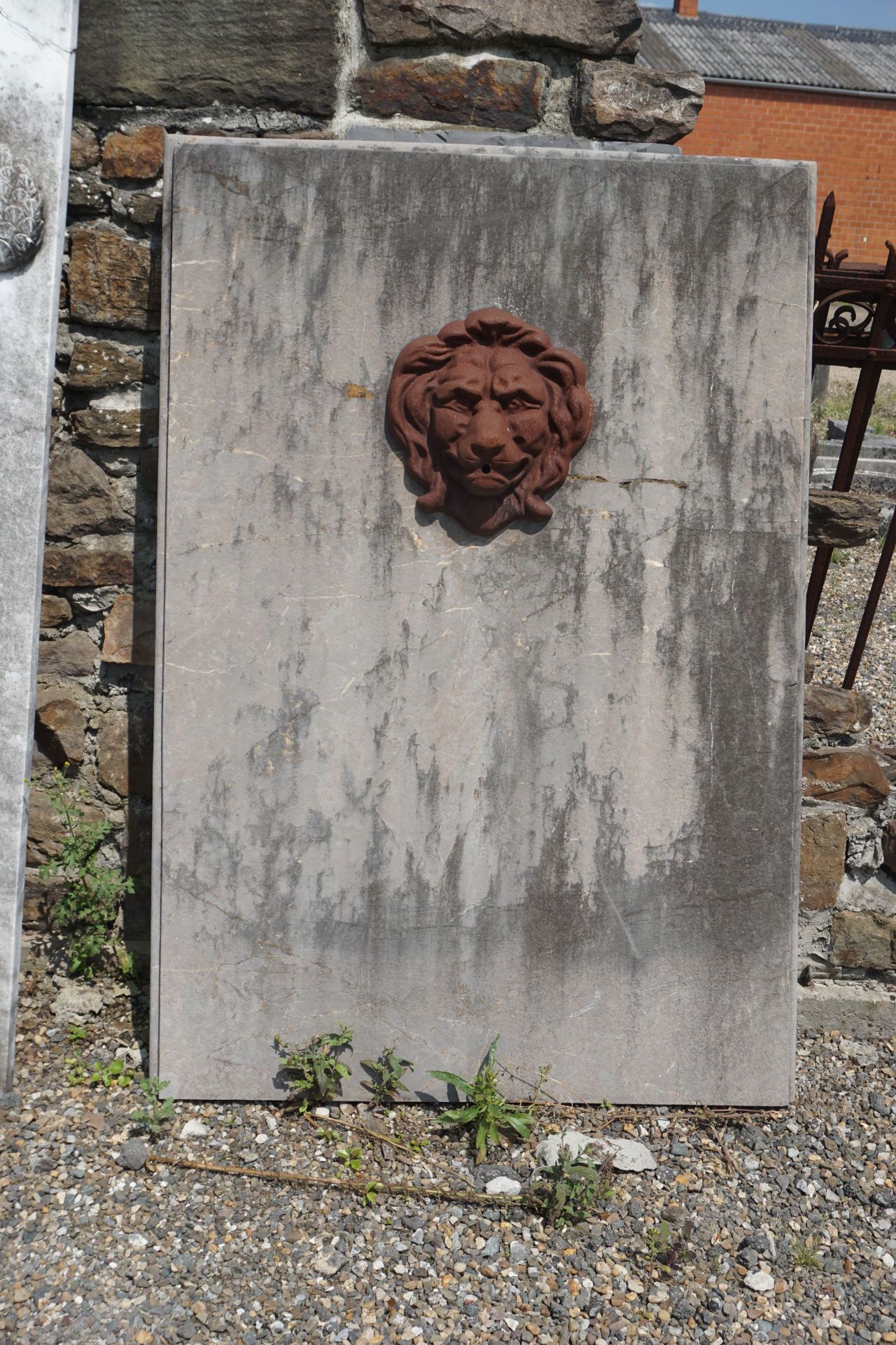 Fountain in marble and cast iron H150x100x12