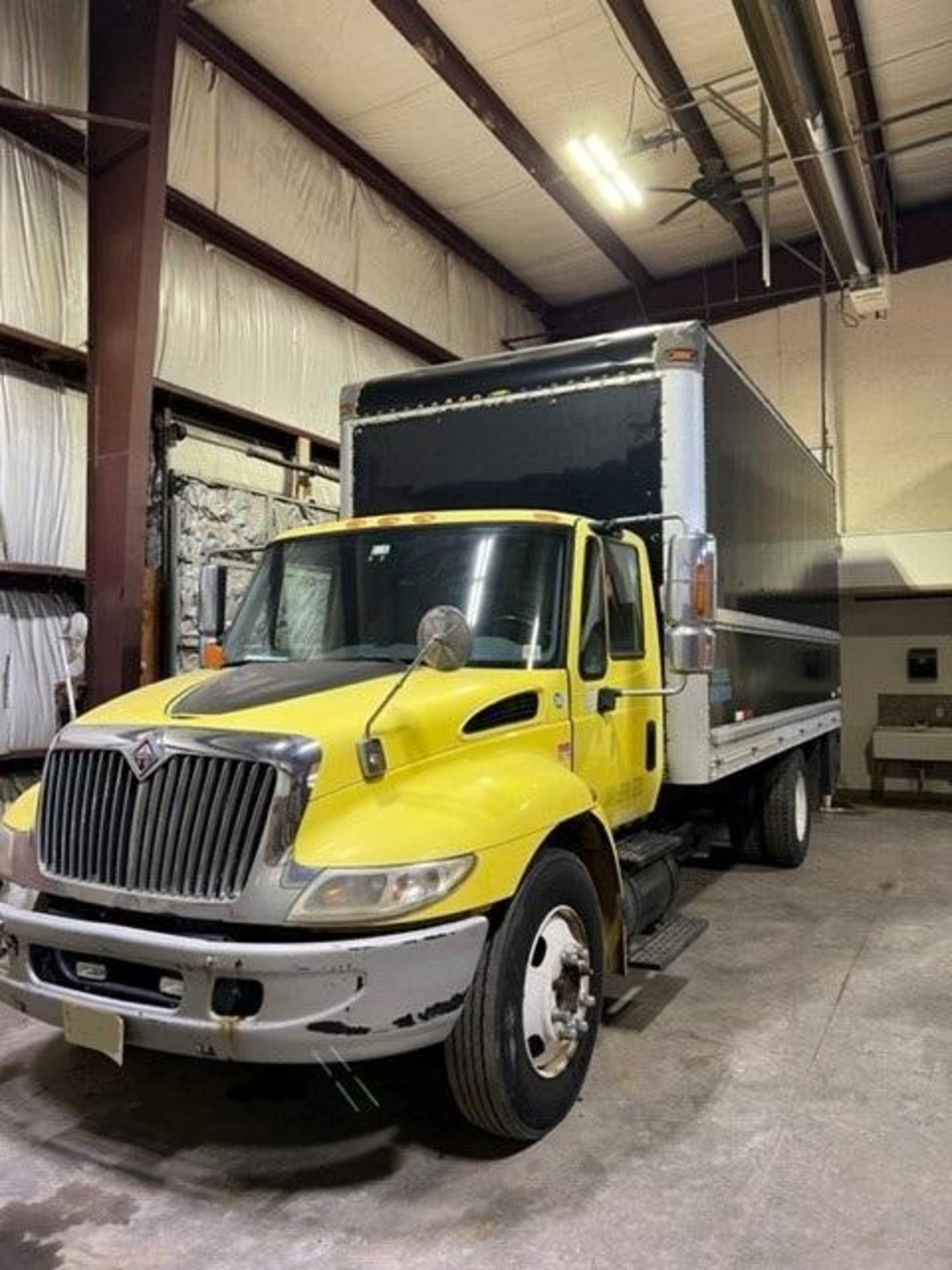 2004 International 18' Box Truck