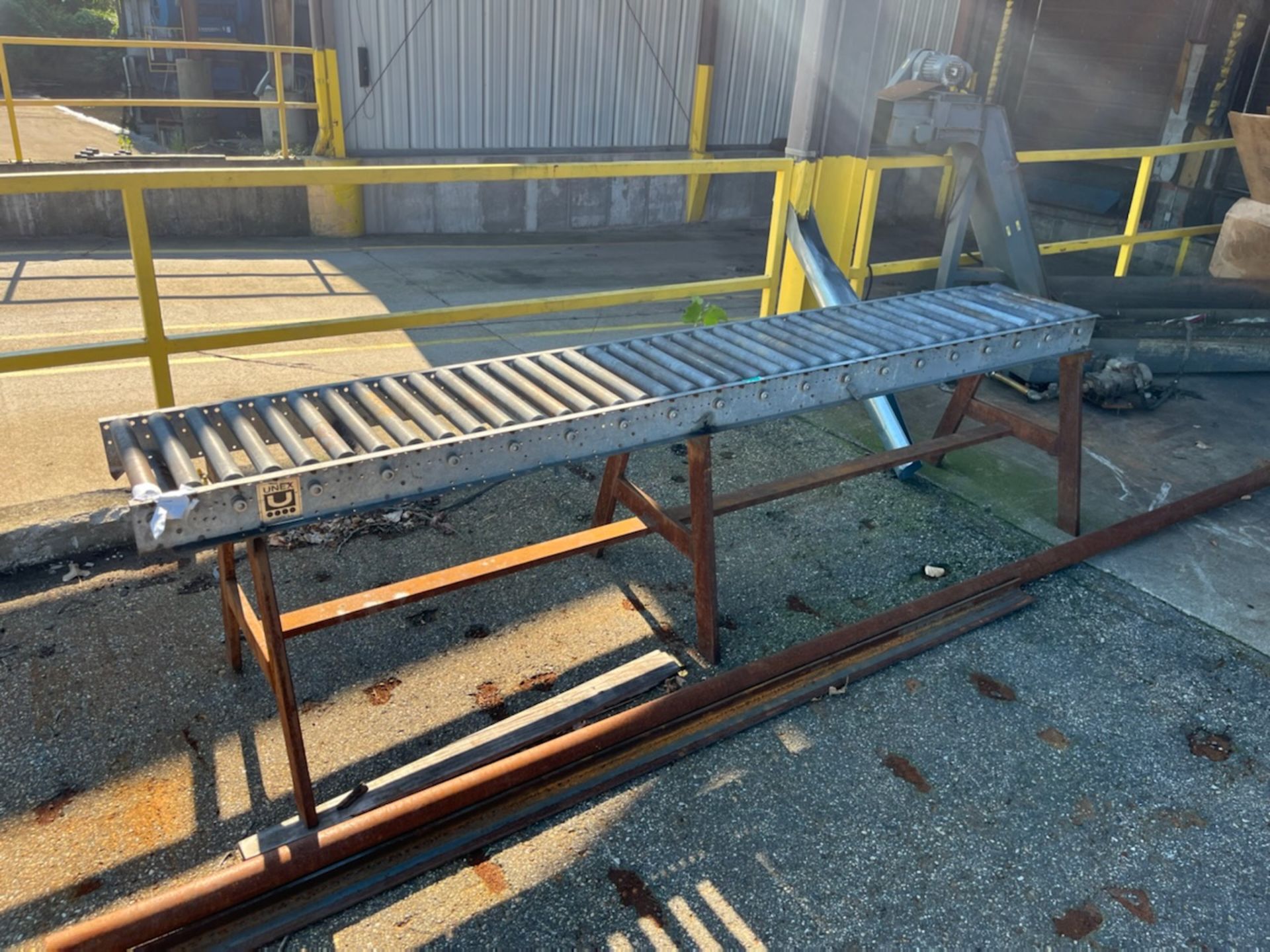 Unex 16" W x 10' L Roll Bar Conveyor