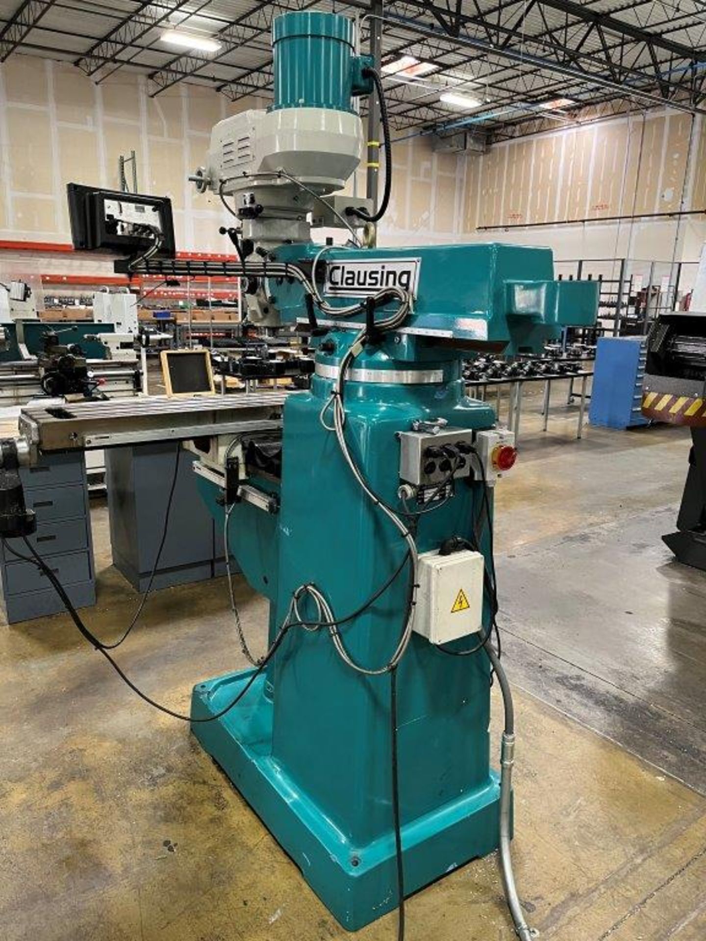 Clausing 3V08 3-HP Vertical Milling Machine - Image 8 of 8