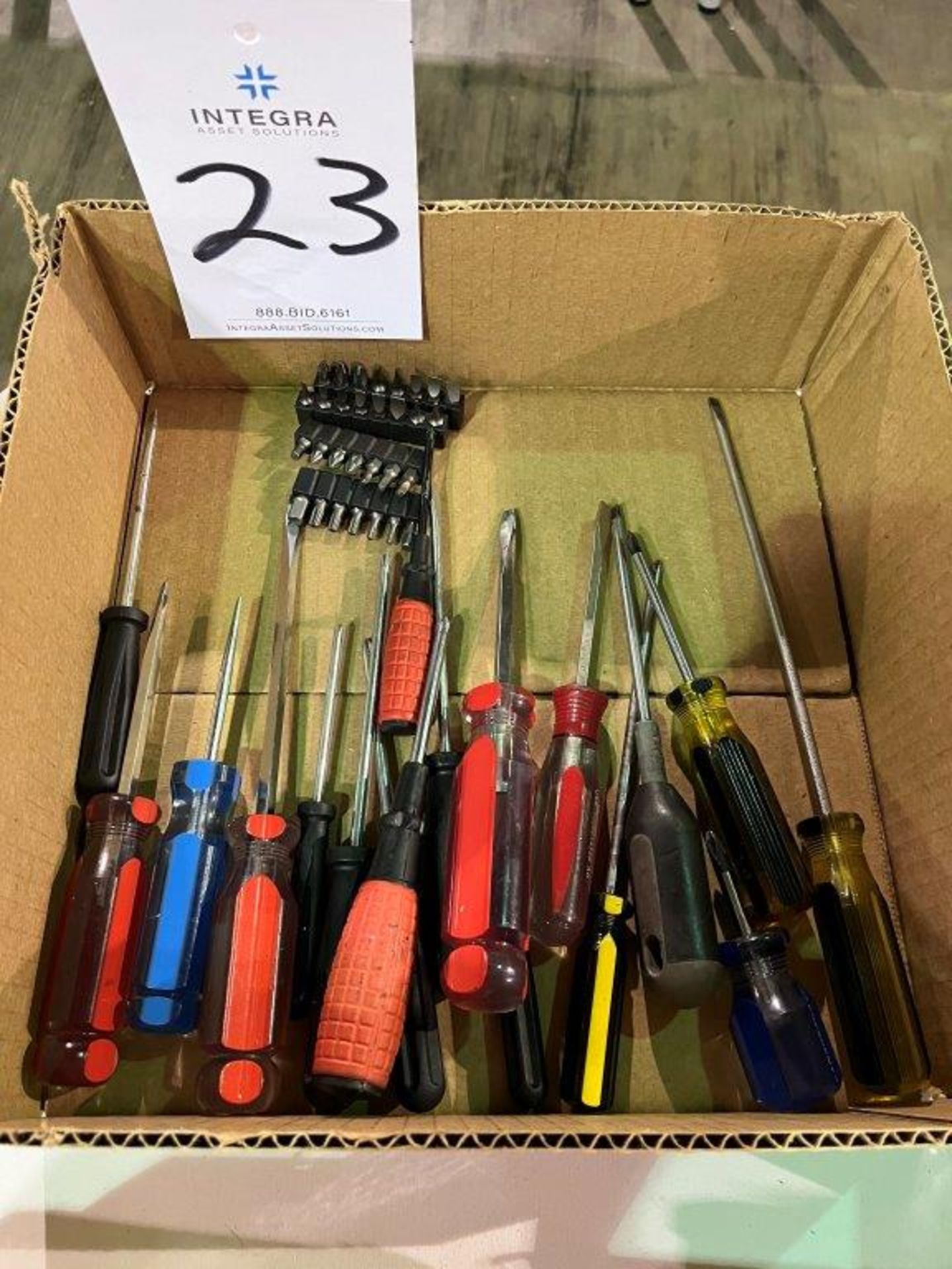 Lot of Assorted Screw Drivers