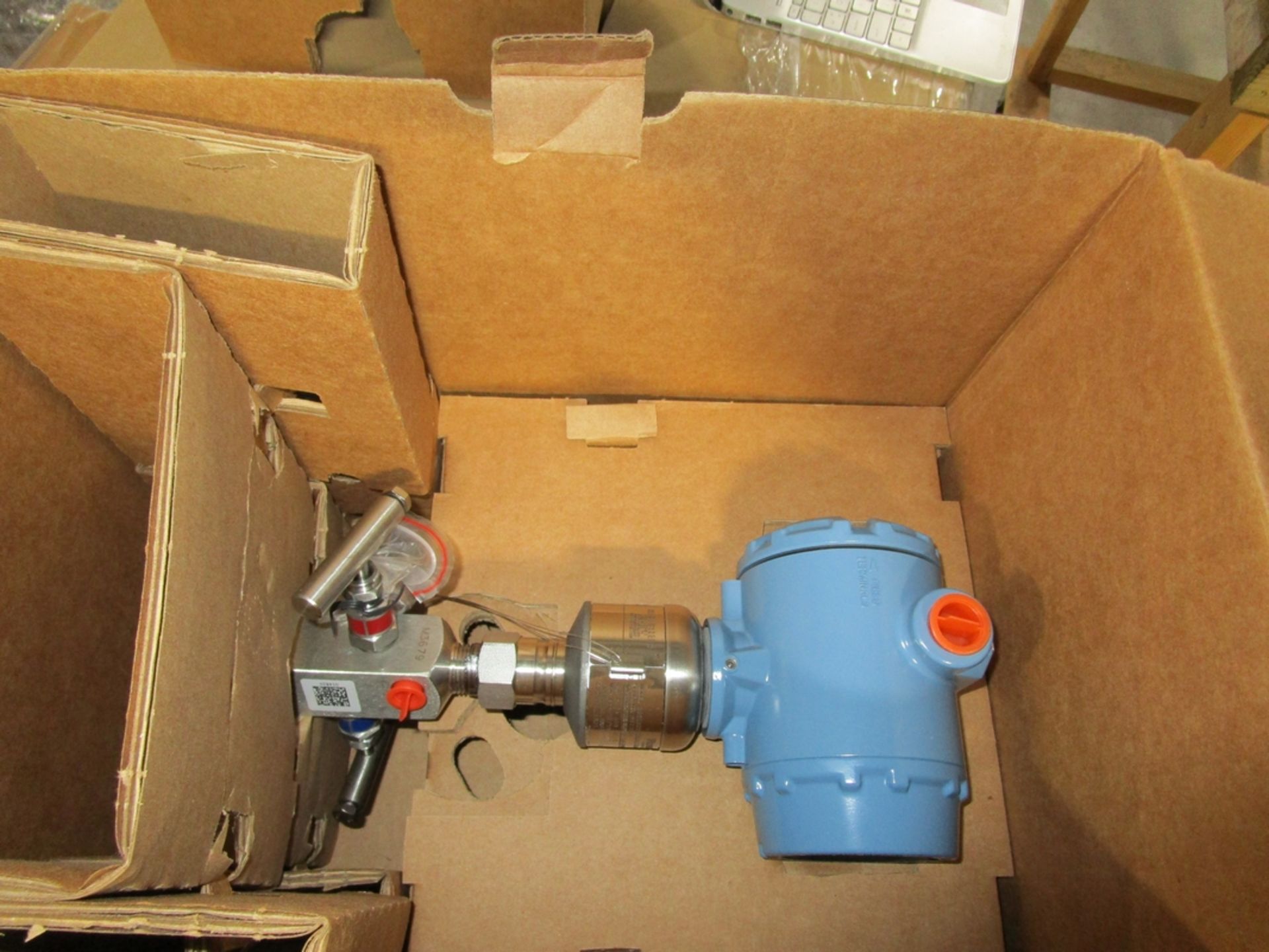 Unused Rosemount 3051 Series Pressure Transmitter With Flow Meter - Image 3 of 5