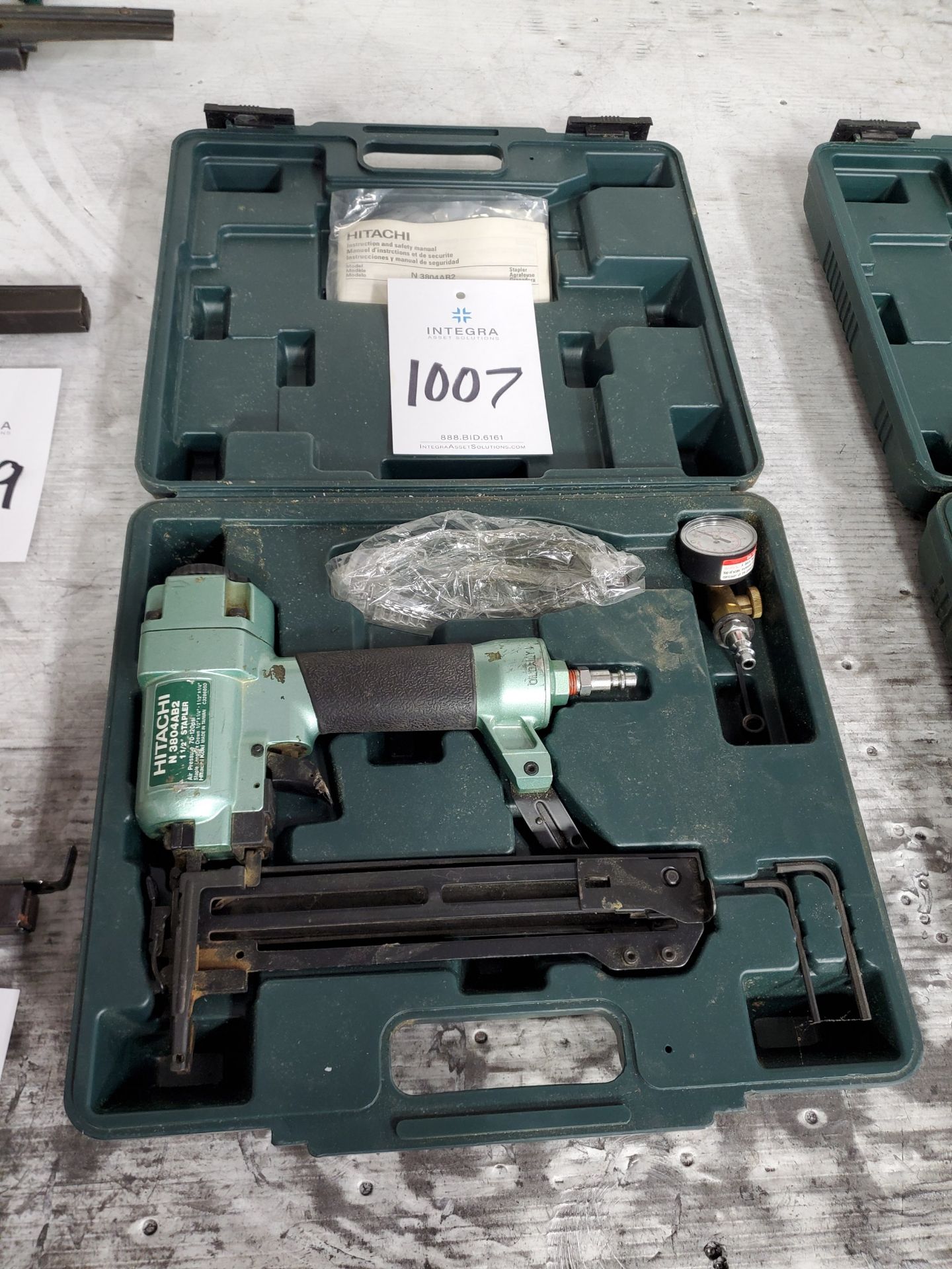 Hitachi N3804AB2 1 1/2" Pneumatic Staple Gun