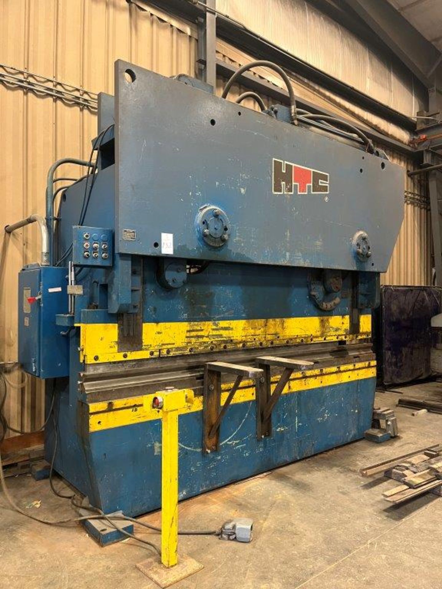 HTC 400-Ton x 12' Hydraulic Press Brake