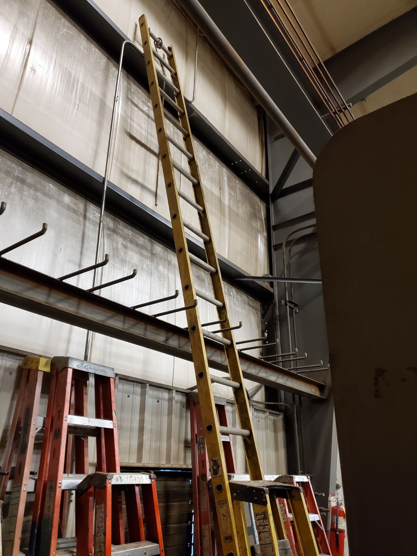 (2) Fiberglass Ladders, (1) 20', (1) 4' Step - Image 2 of 2