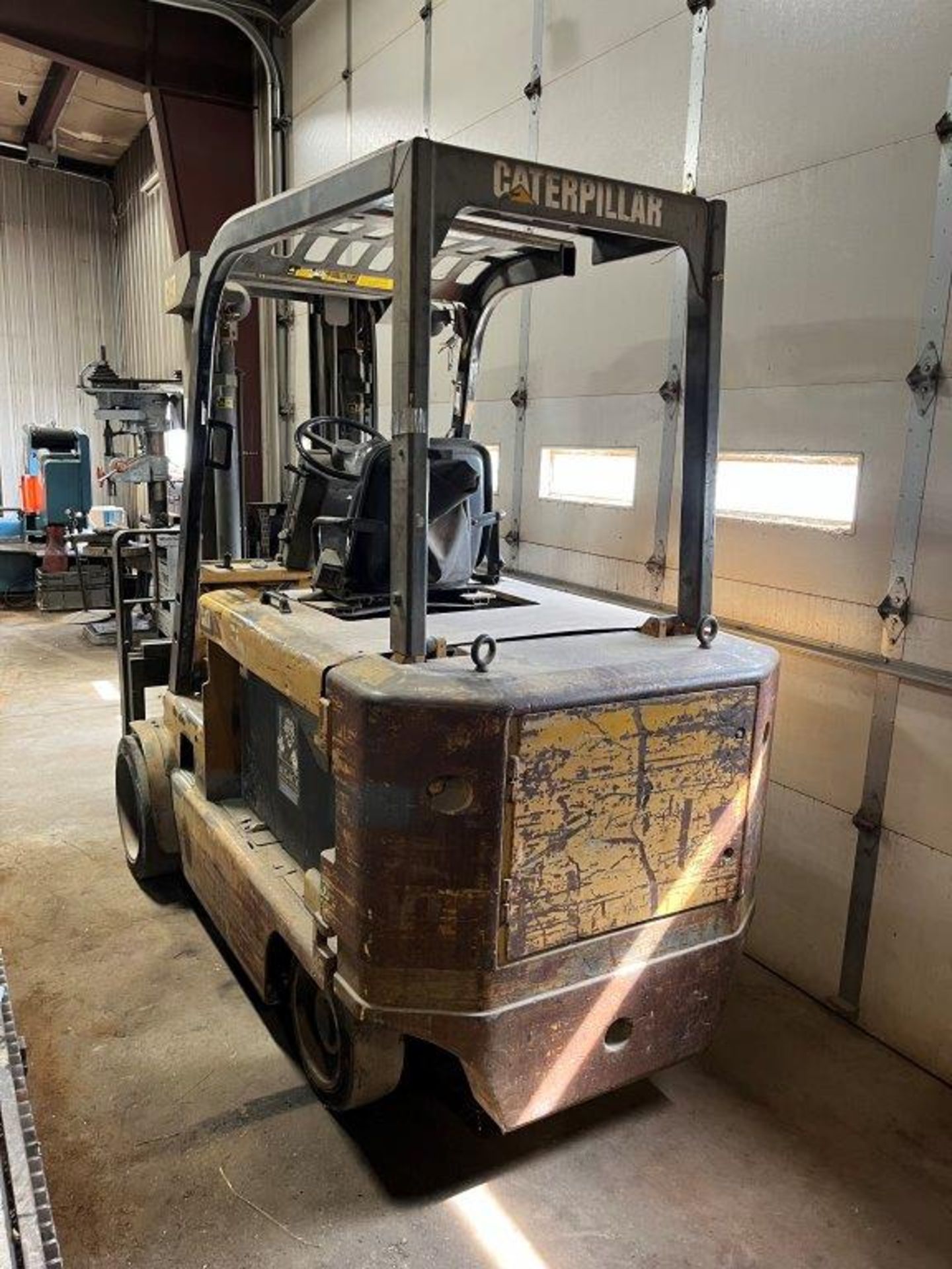 Cat 10,000 Lb.Electic Forklift - Image 2 of 3