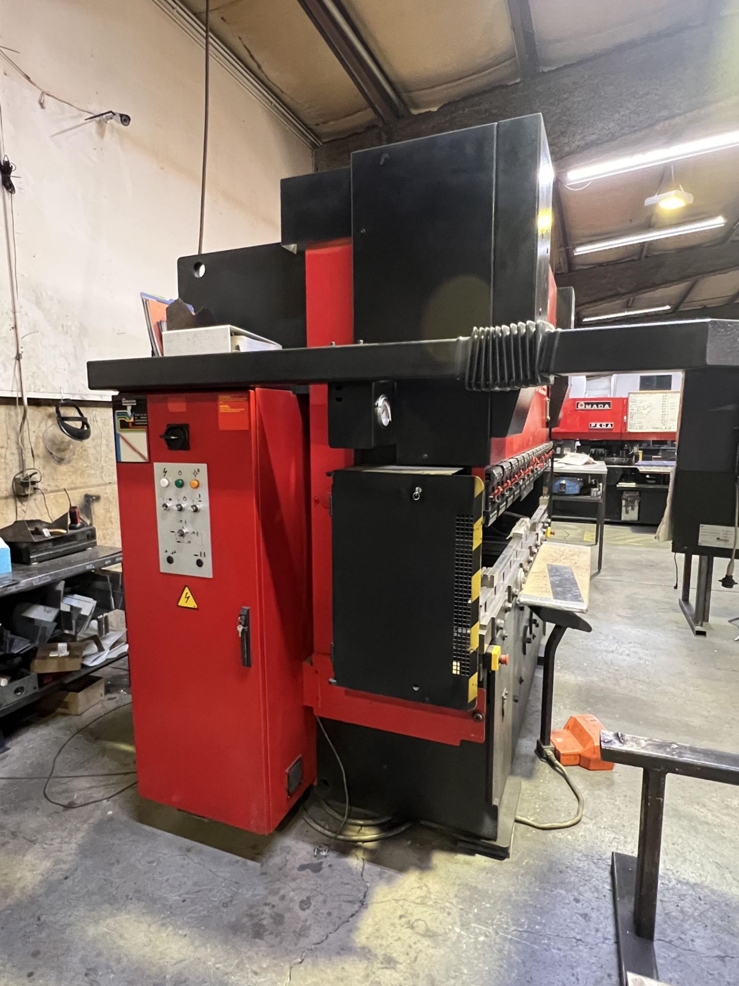 Amada HFB-8025 88-Ton x 8' 7-Axis CNC Hydraulic Press Brake, S/N HFBO-8025-R980945, 1998 - Image 8 of 24