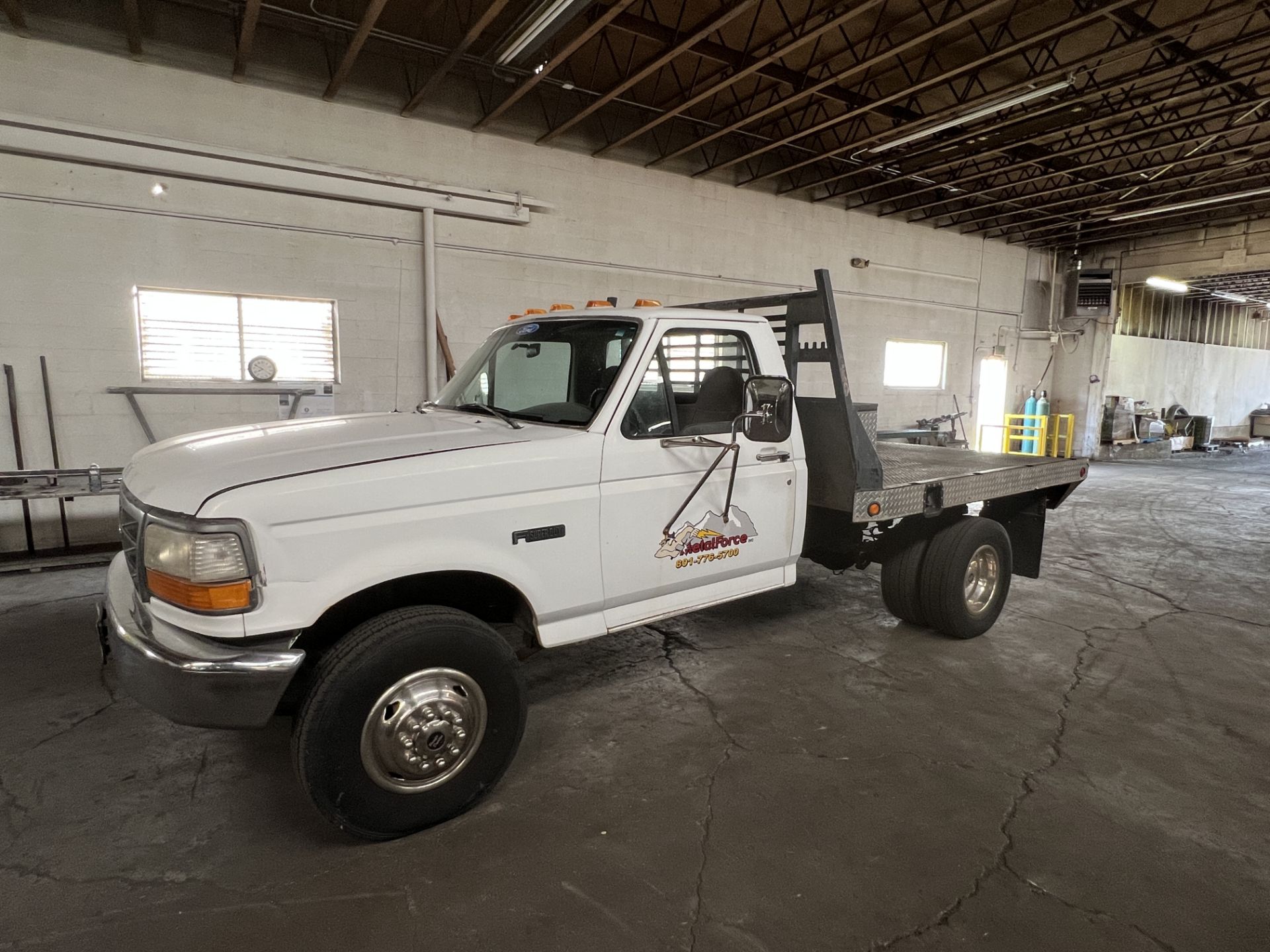 Ford F-Series Super Duty Flatbed Truck - Image 5 of 11