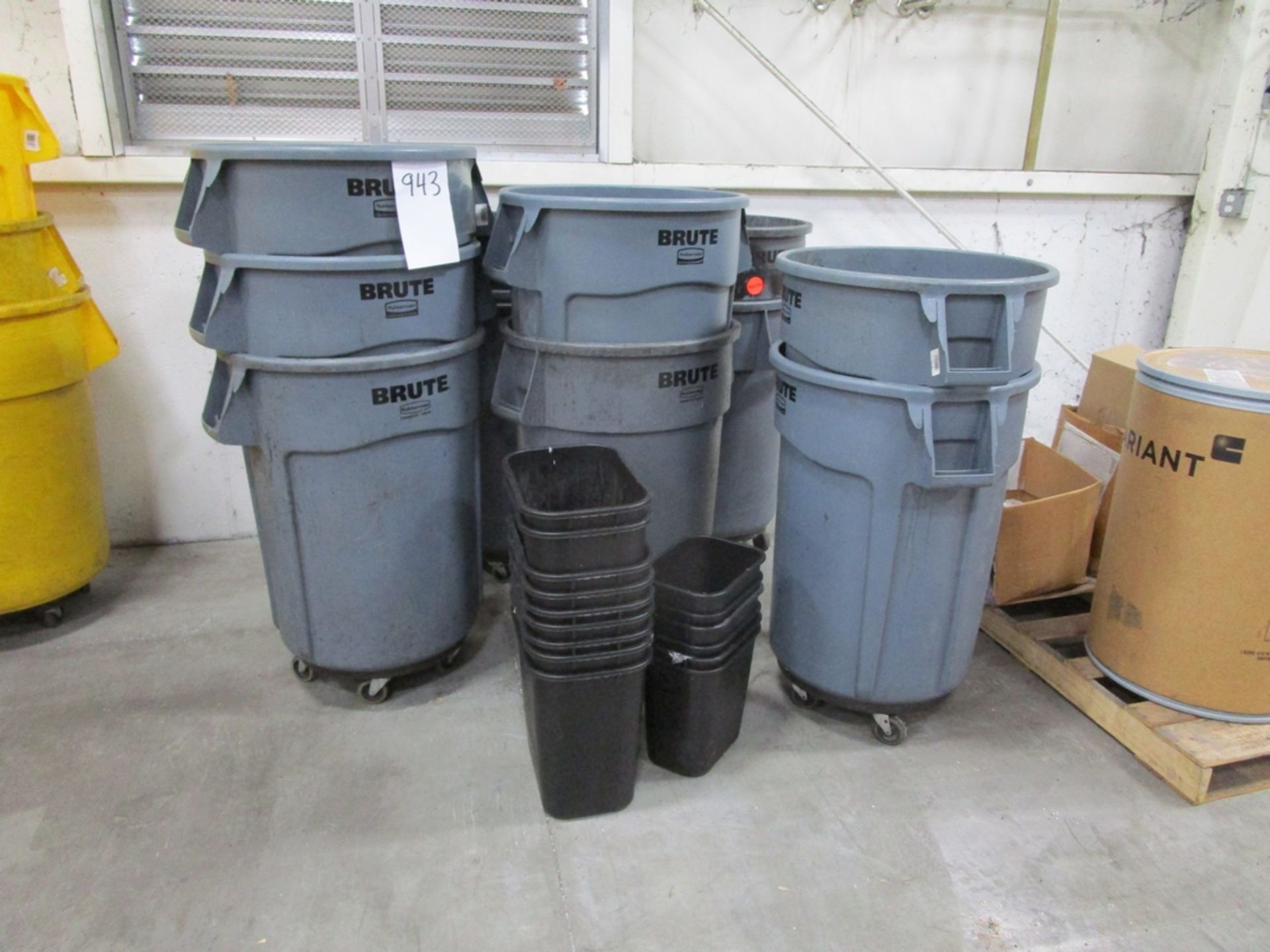 (11) Rubbermaid Brute Trash Containers