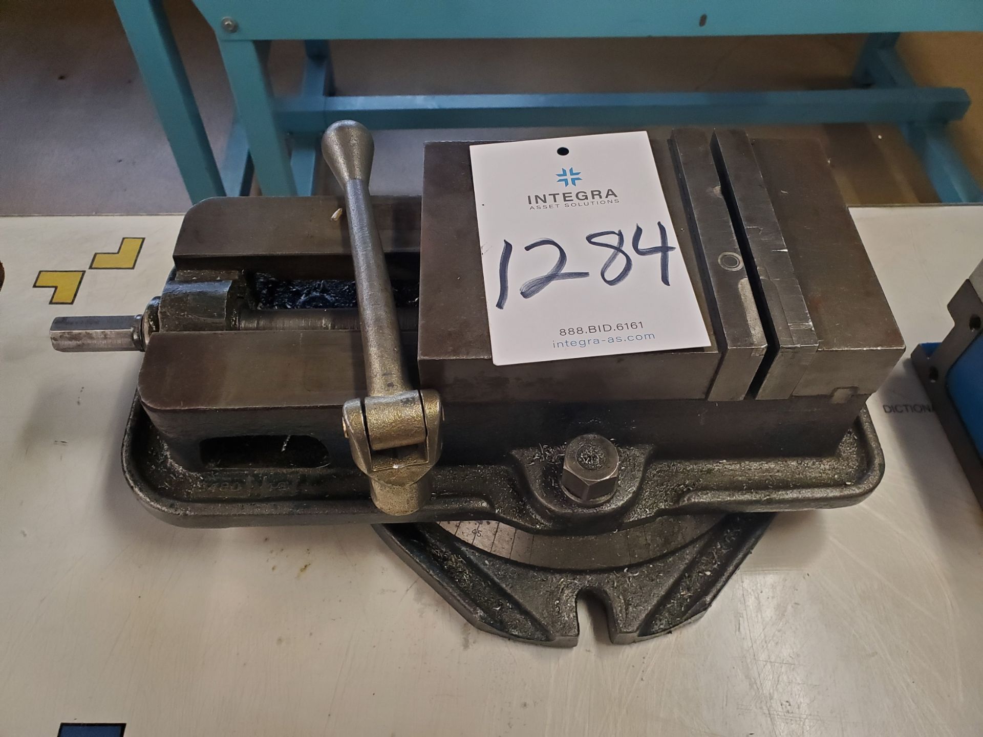 6" Kurt Machine Vise w/ Swivel Base