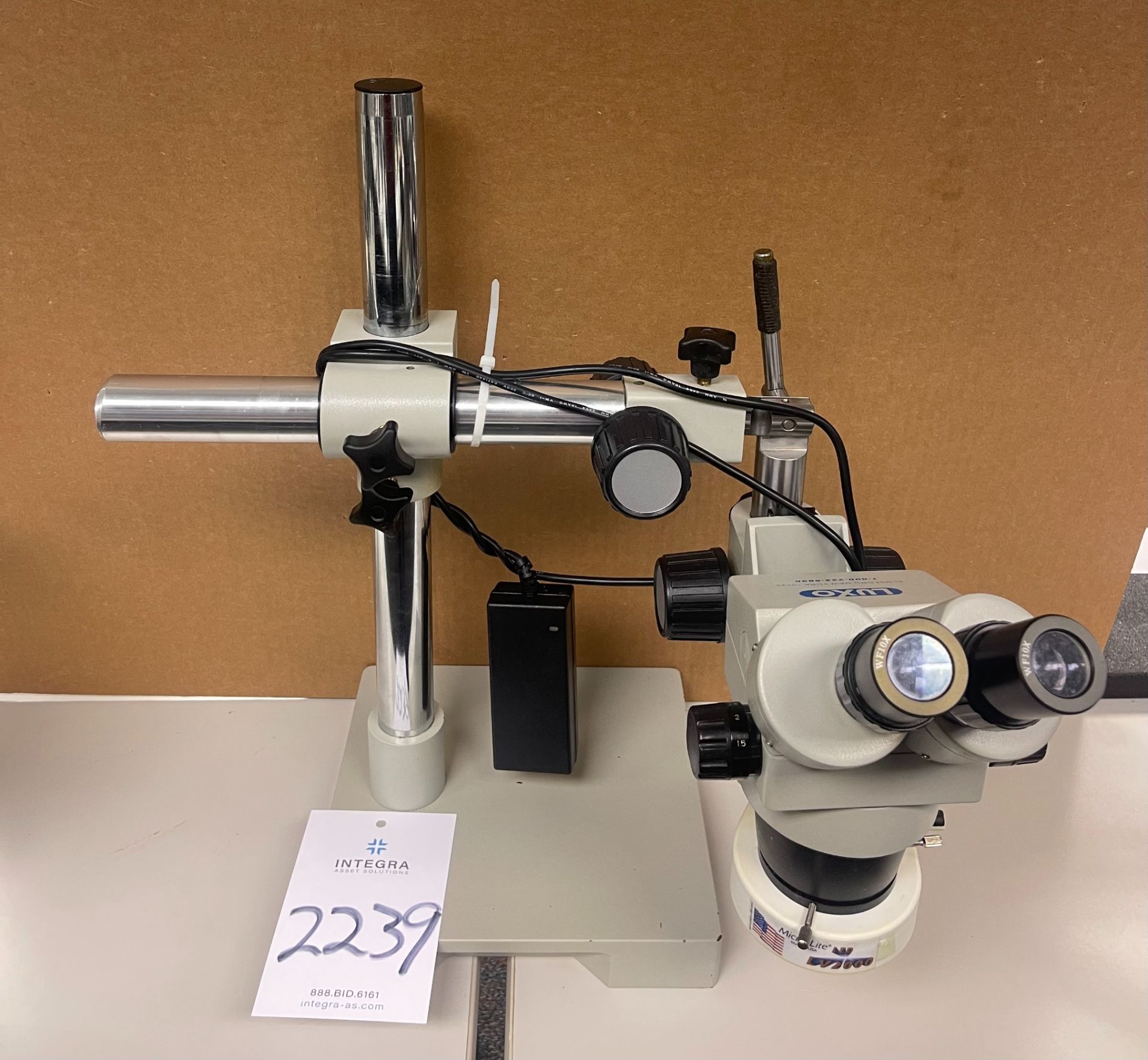 Luxo Stereo Microscope