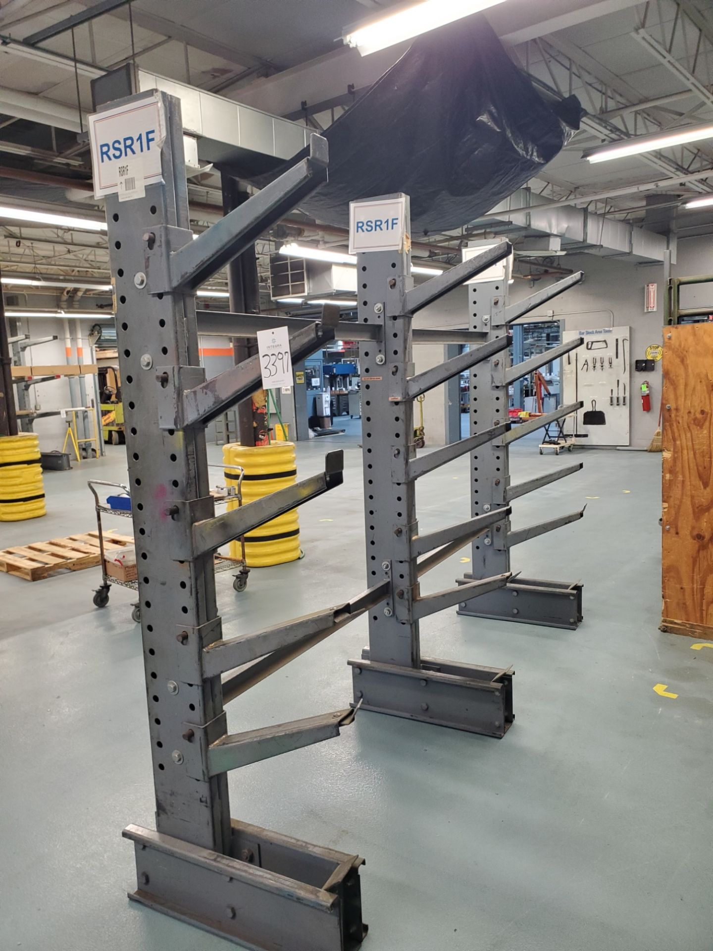 Single Sided Cantilever Rack, (3) 8' Uprights, (15) 18" Support Arms