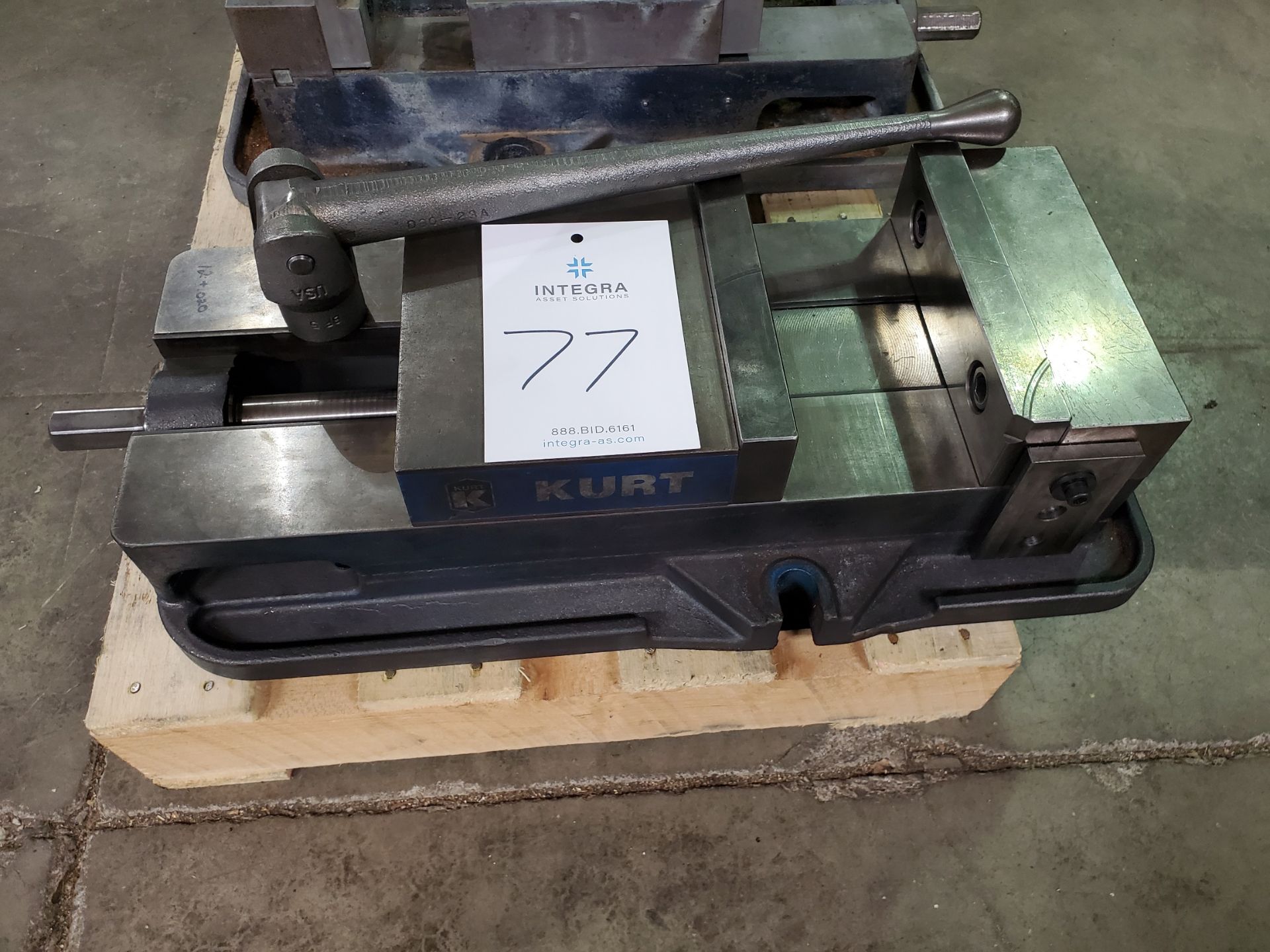 Kurt #D810 8" Machine Vise