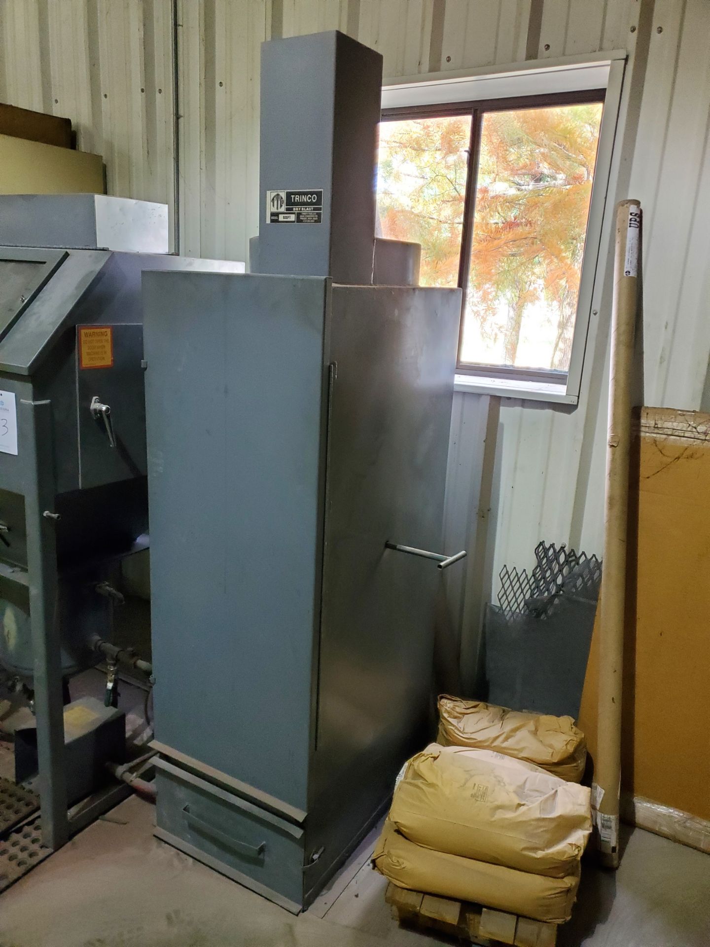 Trinco 36x30/PC Blast Cabinet w/ 800PT Dust Collector - Image 3 of 3